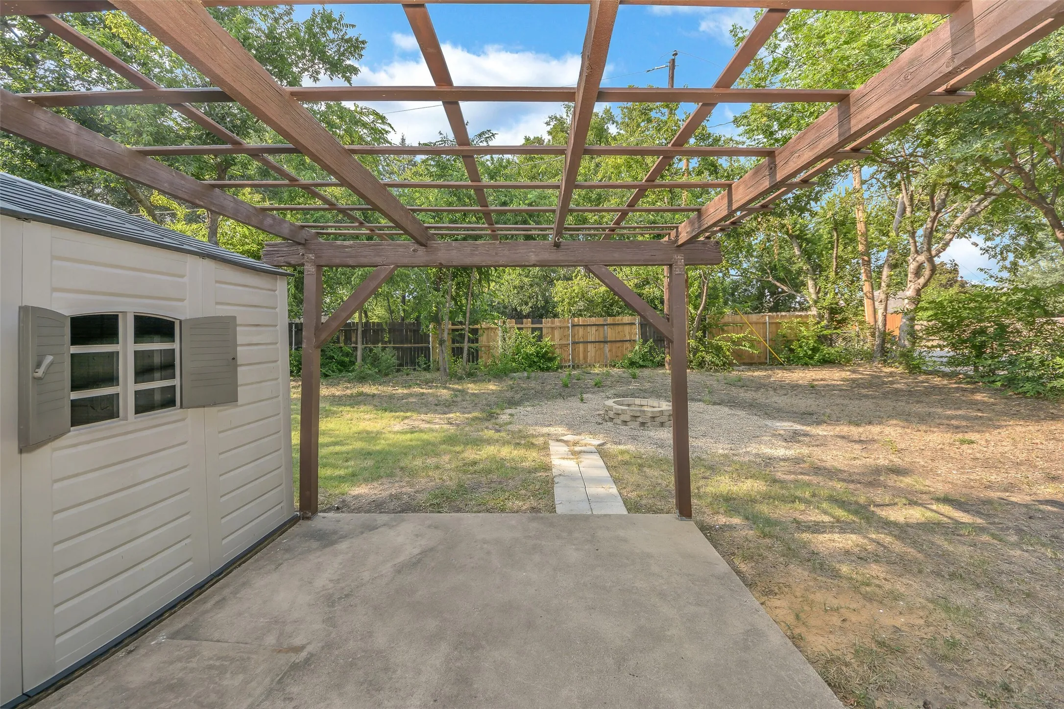 Single Family Residence For Rent in Tarrant County , 6800 Yorkston Street, Watauga, Texas 76148, 4 Bedroom, 2 Bathroom, 2 Garage spaces, 1,354 Sqft, built in 1973, mls#21352978, Real Estate Agent in Watauga, Homes For Rent in Tarrant county, Homes For Rent in Watauga, Realtor in Watauga Texas, Real Estate Brokerage Independent Realty Texas, Luminita Cordes Realtor