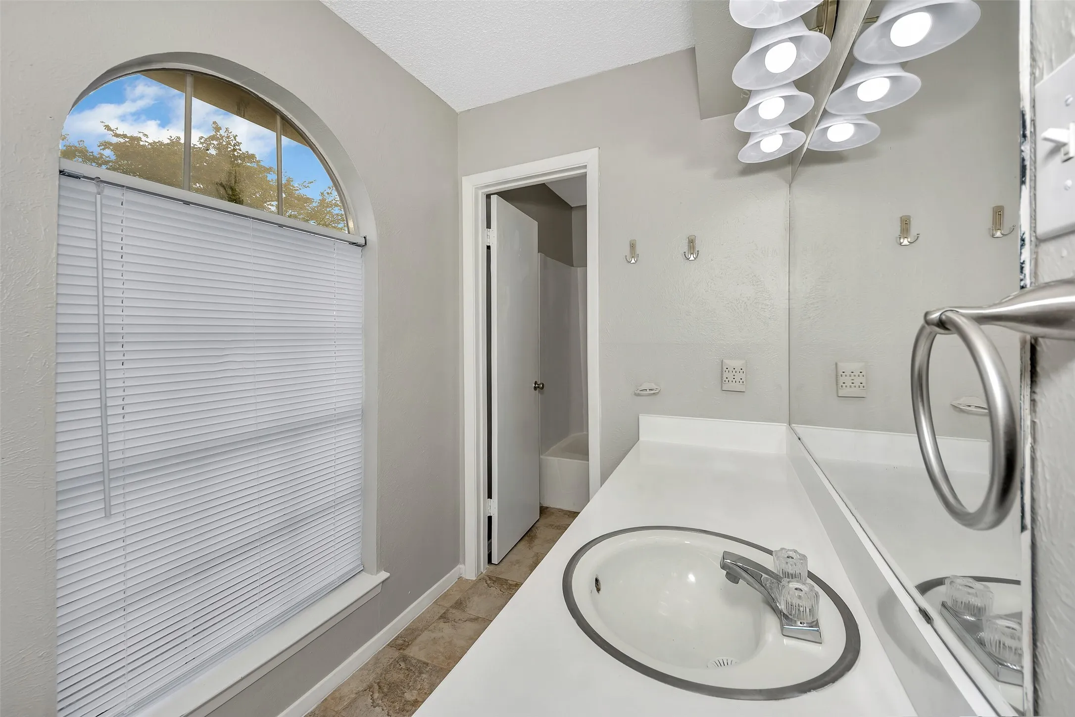 Single Family Residence For Rent in Tarrant County , 6800 Yorkston Street, Watauga, Texas 76148, 4 Bedroom, 2 Bathroom, 2 Garage spaces, 1,354 Sqft, built in 1973, mls#21352978, Real Estate Agent in Watauga, Homes For Rent in Tarrant county, Homes For Rent in Watauga, Realtor in Watauga Texas, Real Estate Brokerage Independent Realty Texas, Luminita Cordes Realtor