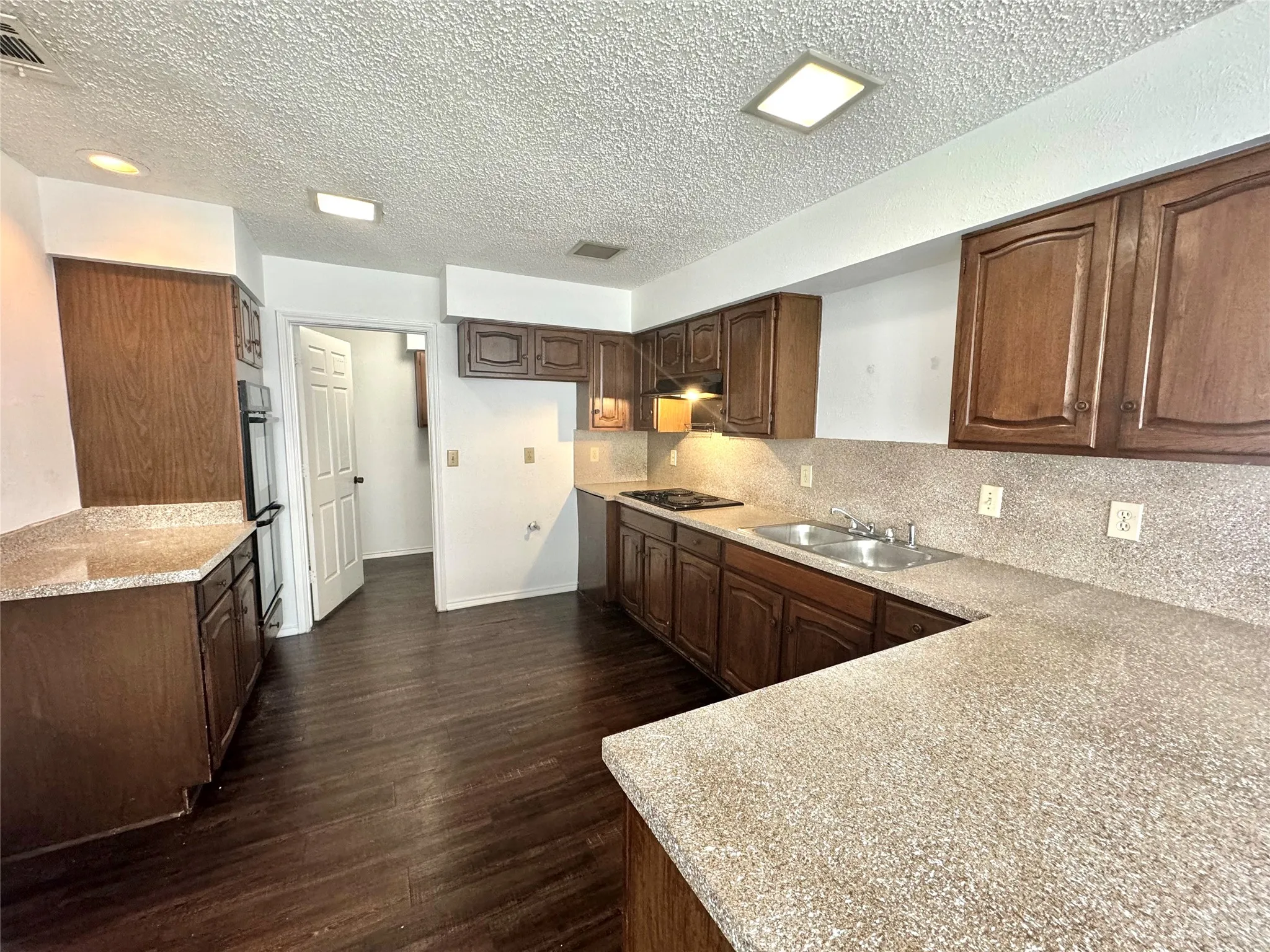 Duplex For Rent in Dallas County , 13217 Fall Manor, Dallas, Texas 75243, 3 Bedroom, 2 Bathroom, 2 Garage spaces, 1,616 Sqft, built in 1984, mls#21352944, Real Estate Agent in Dallas, Homes For Rent in Dallas county, Homes For Rent in Dallas, Realtor in Dallas Texas, Real Estate Brokerage Independent Realty Texas, Luminita Cordes Realtor