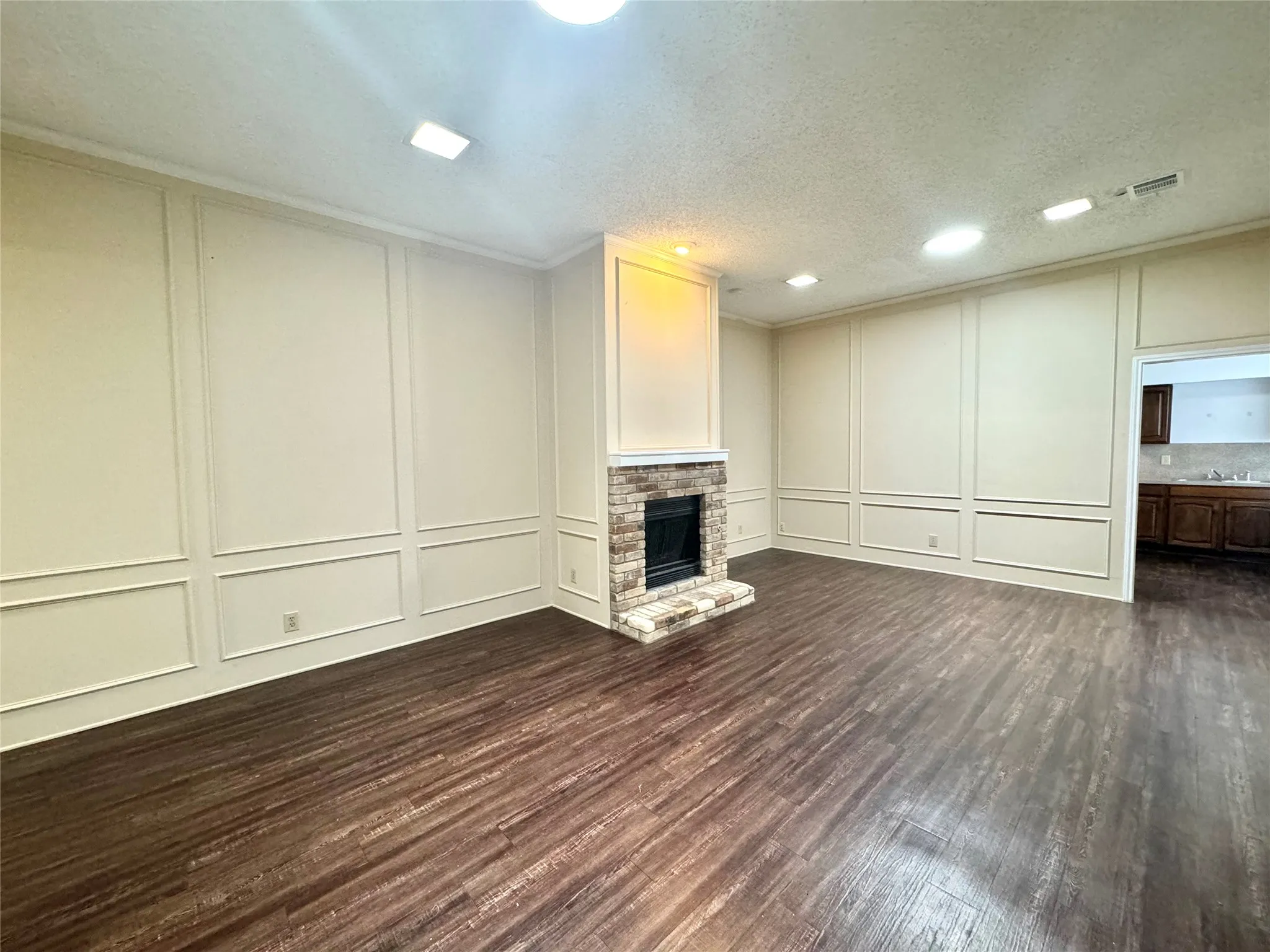 Duplex For Rent in Dallas County , 13217 Fall Manor, Dallas, Texas 75243, 3 Bedroom, 2 Bathroom, 2 Garage spaces, 1,616 Sqft, built in 1984, mls#21352944, Real Estate Agent in Dallas, Homes For Rent in Dallas county, Homes For Rent in Dallas, Realtor in Dallas Texas, Real Estate Brokerage Independent Realty Texas, Luminita Cordes Realtor