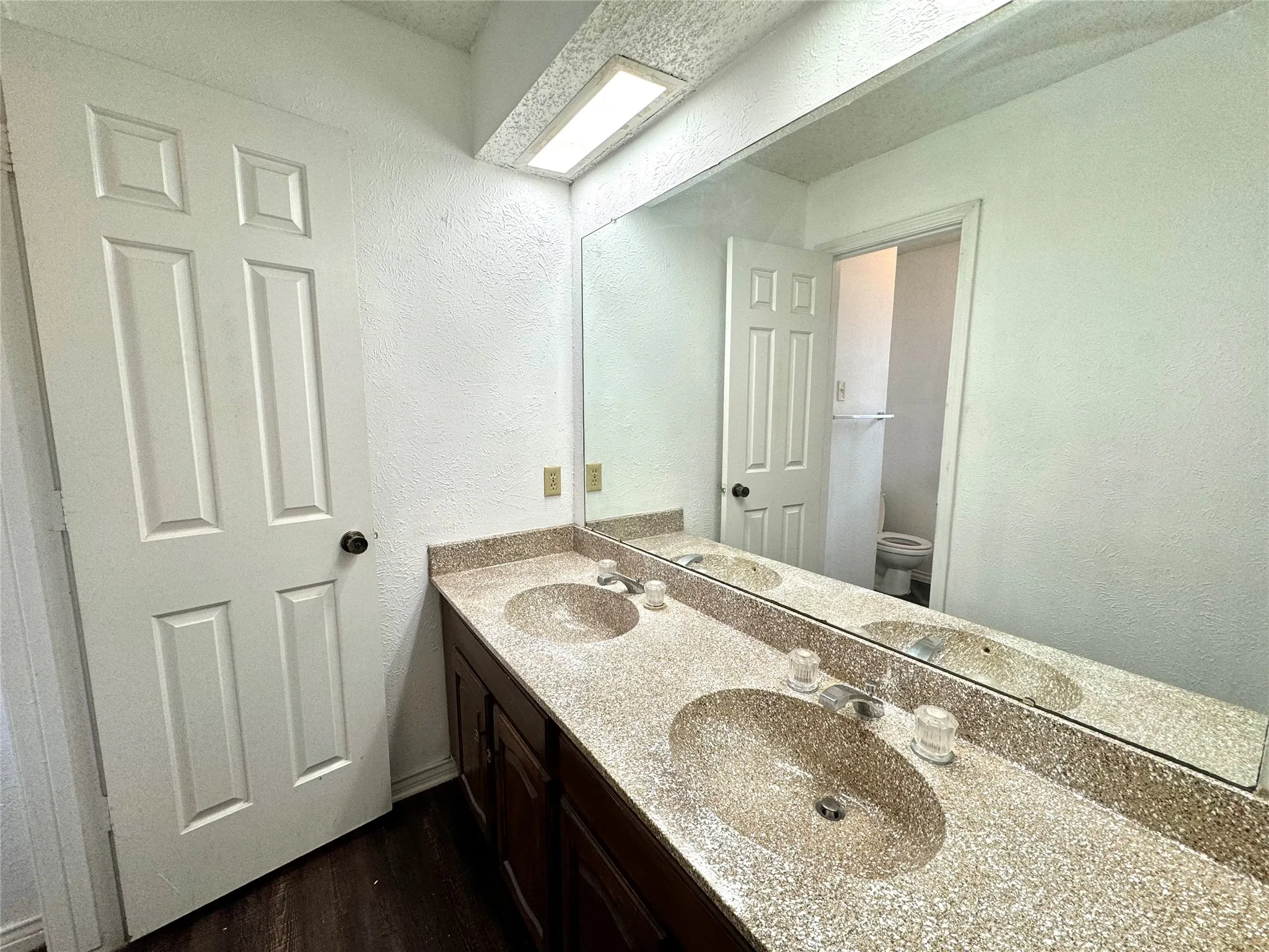 Duplex For Rent in Dallas County , 13217 Fall Manor, Dallas, Texas 75243, 3 Bedroom, 2 Bathroom, 2 Garage spaces, 1,616 Sqft, built in 1984, mls#21352944, Real Estate Agent in Dallas, Homes For Rent in Dallas county, Homes For Rent in Dallas, Realtor in Dallas Texas, Real Estate Brokerage Independent Realty Texas, Luminita Cordes Realtor