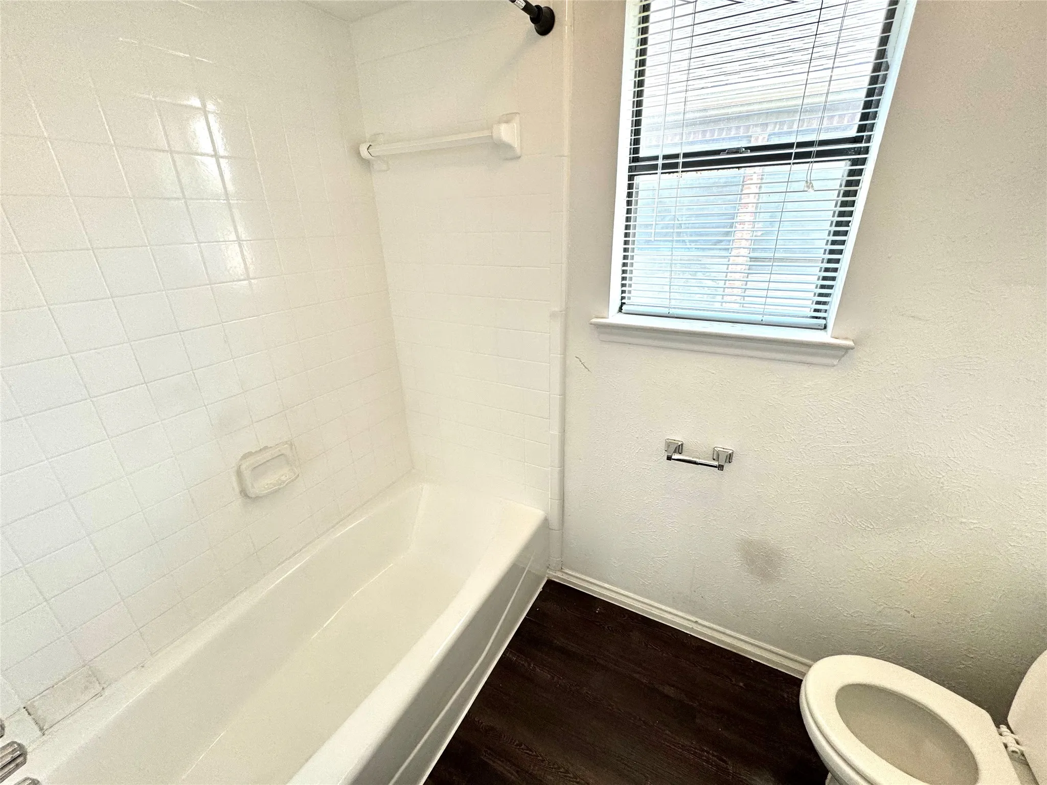 Duplex For Rent in Dallas County , 13217 Fall Manor, Dallas, Texas 75243, 3 Bedroom, 2 Bathroom, 2 Garage spaces, 1,616 Sqft, built in 1984, mls#21352944, Real Estate Agent in Dallas, Homes For Rent in Dallas county, Homes For Rent in Dallas, Realtor in Dallas Texas, Real Estate Brokerage Independent Realty Texas, Luminita Cordes Realtor