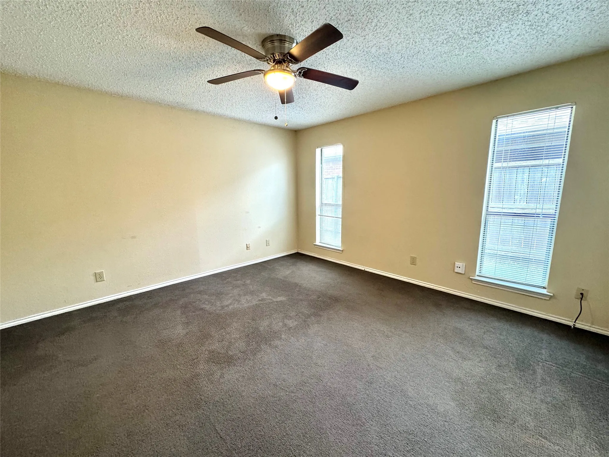 Duplex For Rent in Dallas County , 13217 Fall Manor, Dallas, Texas 75243, 3 Bedroom, 2 Bathroom, 2 Garage spaces, 1,616 Sqft, built in 1984, mls#21352944, Real Estate Agent in Dallas, Homes For Rent in Dallas county, Homes For Rent in Dallas, Realtor in Dallas Texas, Real Estate Brokerage Independent Realty Texas, Luminita Cordes Realtor