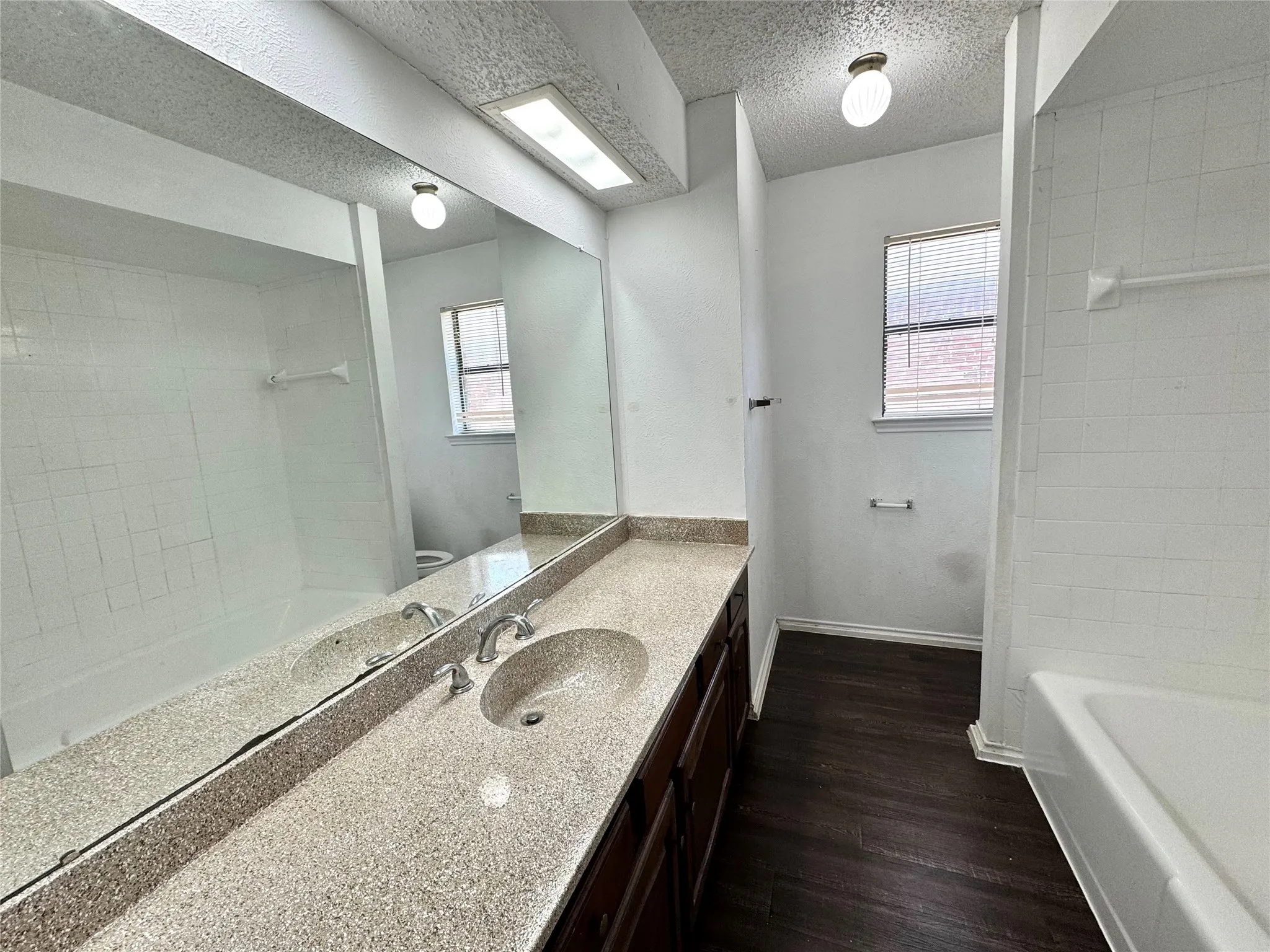 Duplex For Rent in Dallas County , 13217 Fall Manor, Dallas, Texas 75243, 3 Bedroom, 2 Bathroom, 2 Garage spaces, 1,616 Sqft, built in 1984, mls#21352944, Real Estate Agent in Dallas, Homes For Rent in Dallas county, Homes For Rent in Dallas, Realtor in Dallas Texas, Real Estate Brokerage Independent Realty Texas, Luminita Cordes Realtor