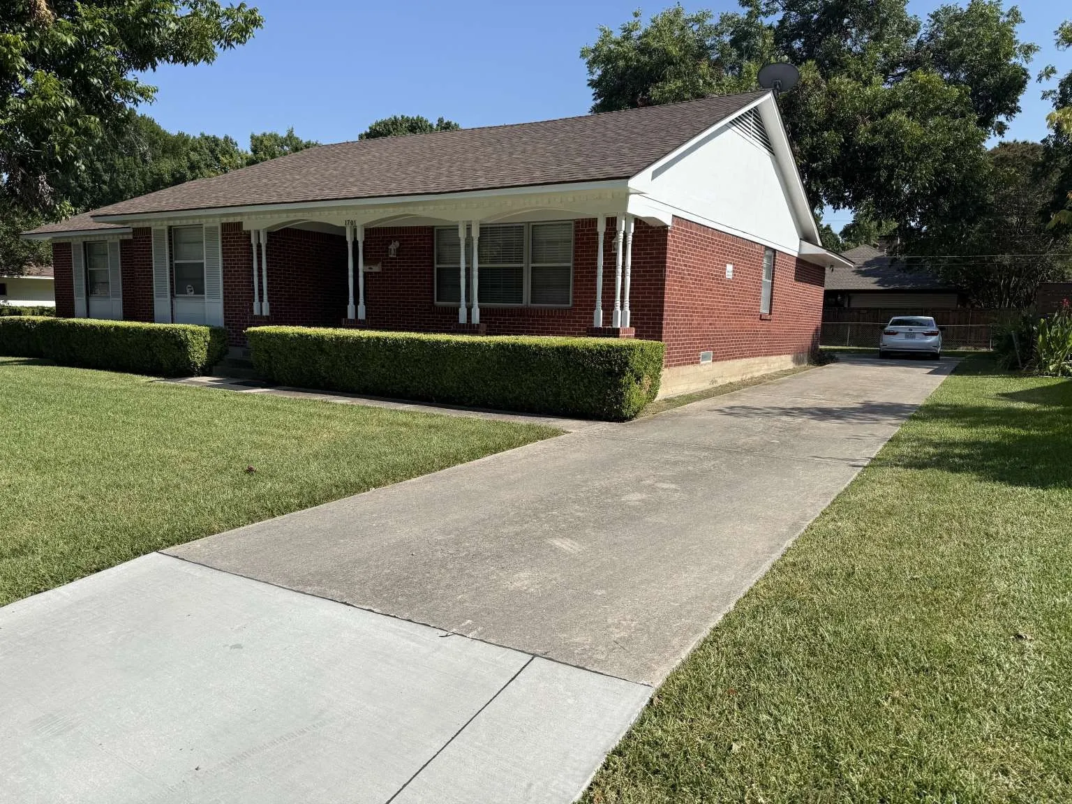 Single Family Residence For Sale in Collin County , 1706 E 15th Street, Plano, Texas 75074, 3 Bedroom, 2 Bathroom, Garage spaces, 1,900 Sqft, built in 1960, mls#21352989, Real Estate Agent in Plano, Homes For Sale in Collin county, Homes For Sale in Plano, Realtor in Plano Texas, Real Estate Brokerage Independent Realty Texas, Luminita Cordes Realtor