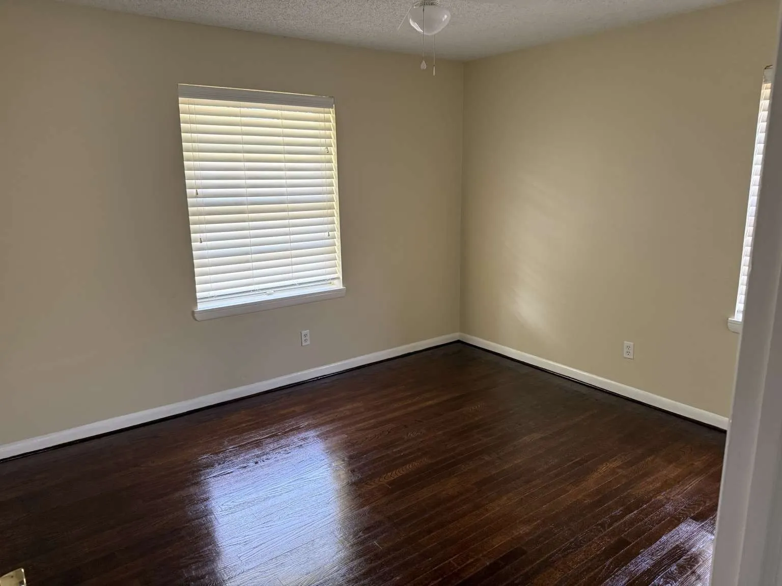 Single Family Residence For Sale in Collin County , 1706 E 15th Street, Plano, Texas 75074, 3 Bedroom, 2 Bathroom, Garage spaces, 1,900 Sqft, built in 1960, mls#21352989, Real Estate Agent in Plano, Homes For Sale in Collin county, Homes For Sale in Plano, Realtor in Plano Texas, Real Estate Brokerage Independent Realty Texas, Luminita Cordes Realtor