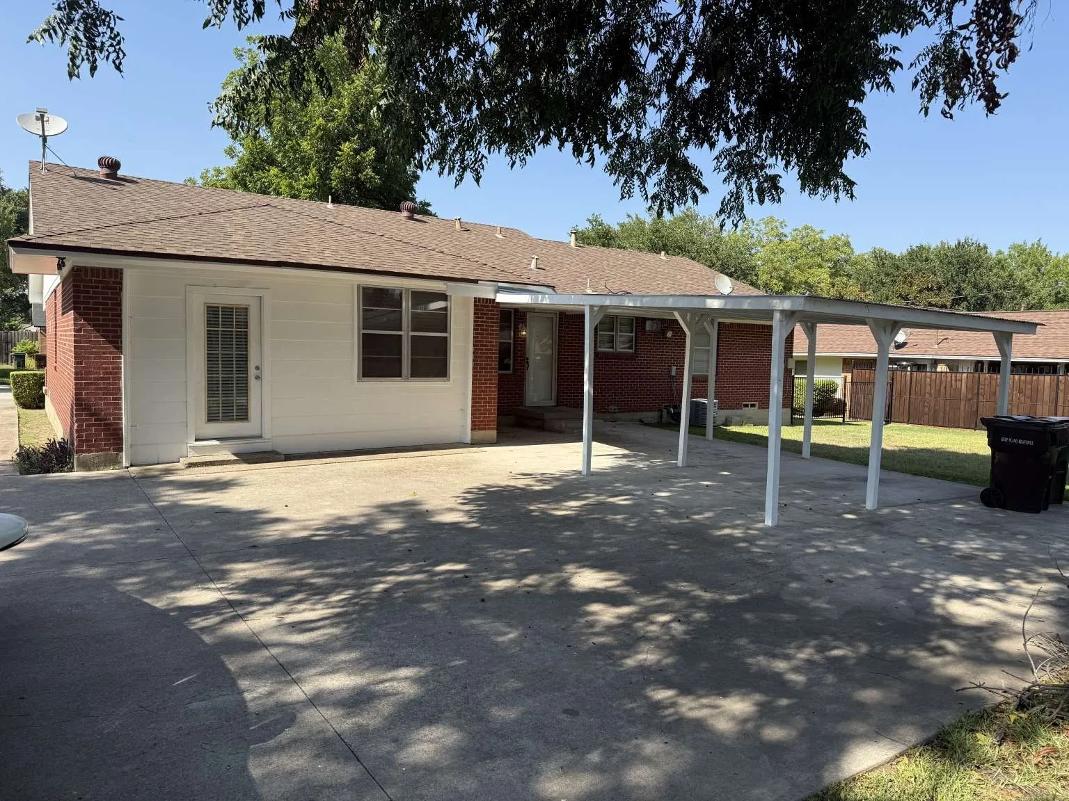 Single Family Residence For Sale in Collin County , 1706 E 15th Street, Plano, Texas 75074, 3 Bedroom, 2 Bathroom, Garage spaces, 1,900 Sqft, built in 1960, mls#21352989, Real Estate Agent in Plano, Homes For Sale in Collin county, Homes For Sale in Plano, Realtor in Plano Texas, Real Estate Brokerage Independent Realty Texas, Luminita Cordes Realtor