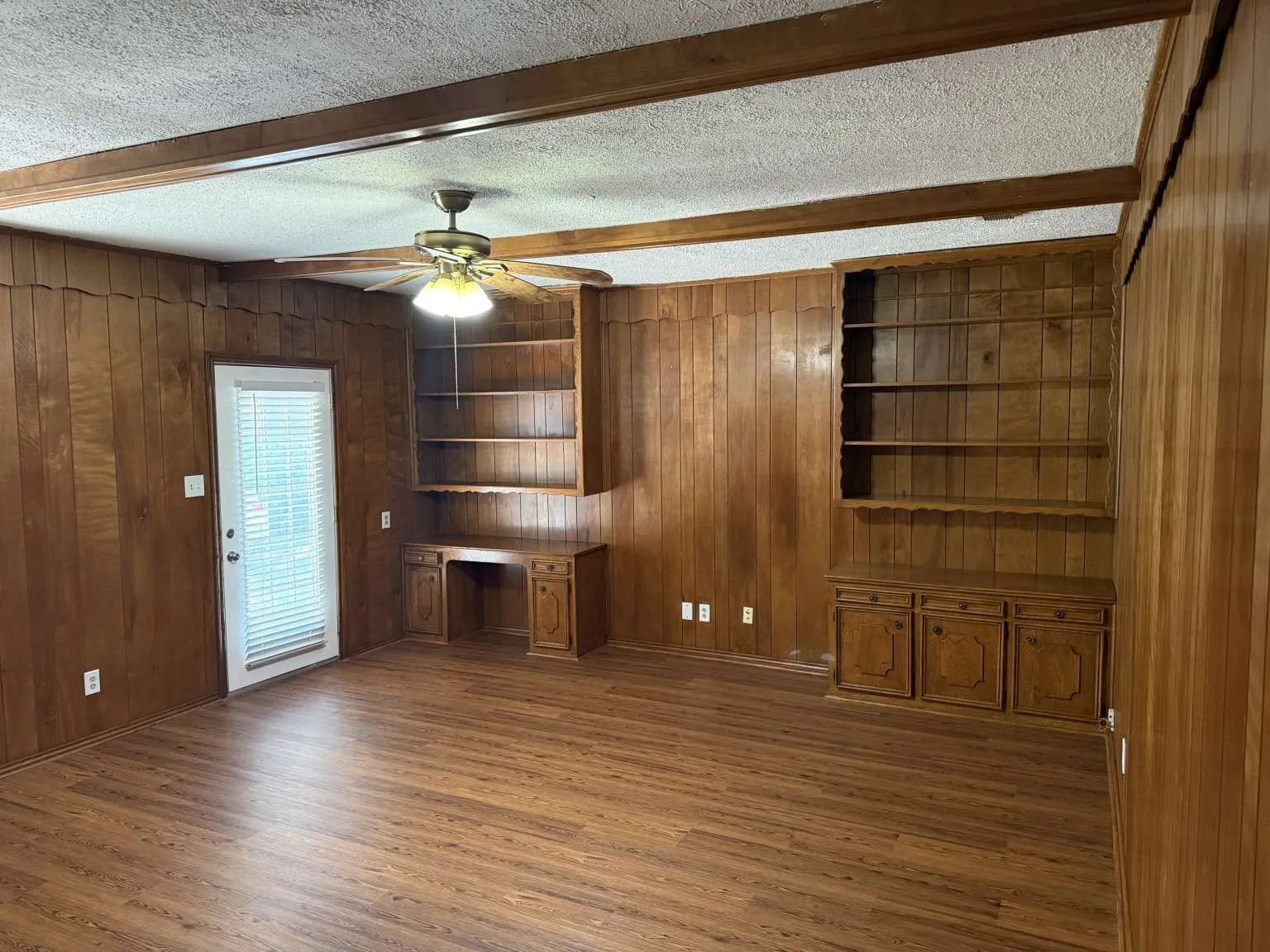 Single Family Residence For Sale in Collin County , 1706 E 15th Street, Plano, Texas 75074, 3 Bedroom, 2 Bathroom, Garage spaces, 1,900 Sqft, built in 1960, mls#21352989, Real Estate Agent in Plano, Homes For Sale in Collin county, Homes For Sale in Plano, Realtor in Plano Texas, Real Estate Brokerage Independent Realty Texas, Luminita Cordes Realtor