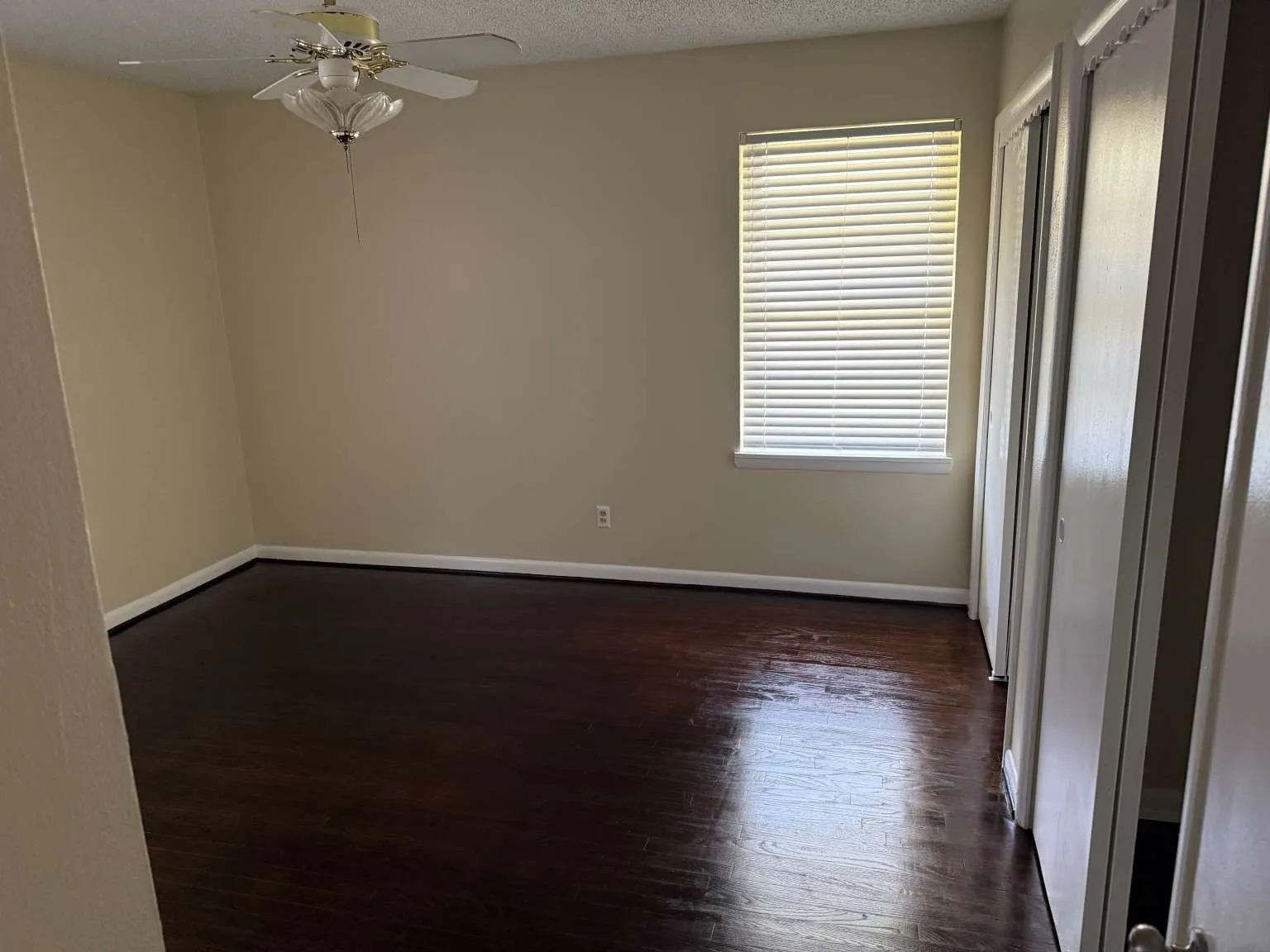 Single Family Residence For Sale in Collin County , 1706 E 15th Street, Plano, Texas 75074, 3 Bedroom, 2 Bathroom, Garage spaces, 1,900 Sqft, built in 1960, mls#21352989, Real Estate Agent in Plano, Homes For Sale in Collin county, Homes For Sale in Plano, Realtor in Plano Texas, Real Estate Brokerage Independent Realty Texas, Luminita Cordes Realtor