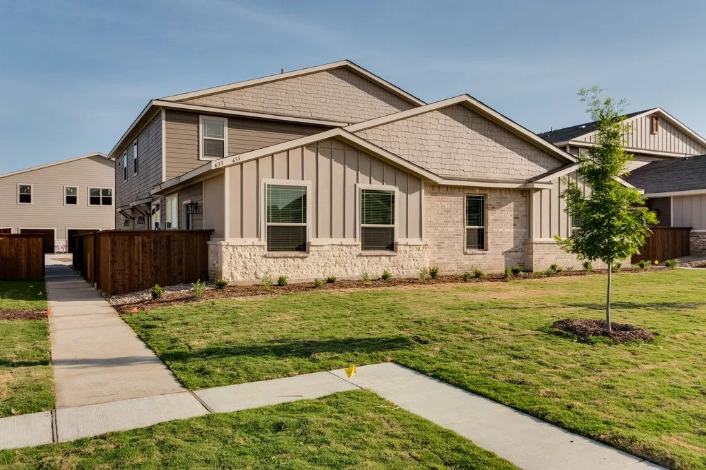 Apartment For Rent in Ellis County , 635 Harvest Moon Drive, Venus, Texas 76084, 2 Bedroom, 2 Bathroom, 1 Garage spaces, 1,134 Sqft, built in 2022, mls#21352993, Real Estate Agent in Venus, Homes For Rent in Ellis county, Homes For Rent in Venus, Realtor in Venus Texas, Real Estate Brokerage Independent Realty Texas, Luminita Cordes Realtor