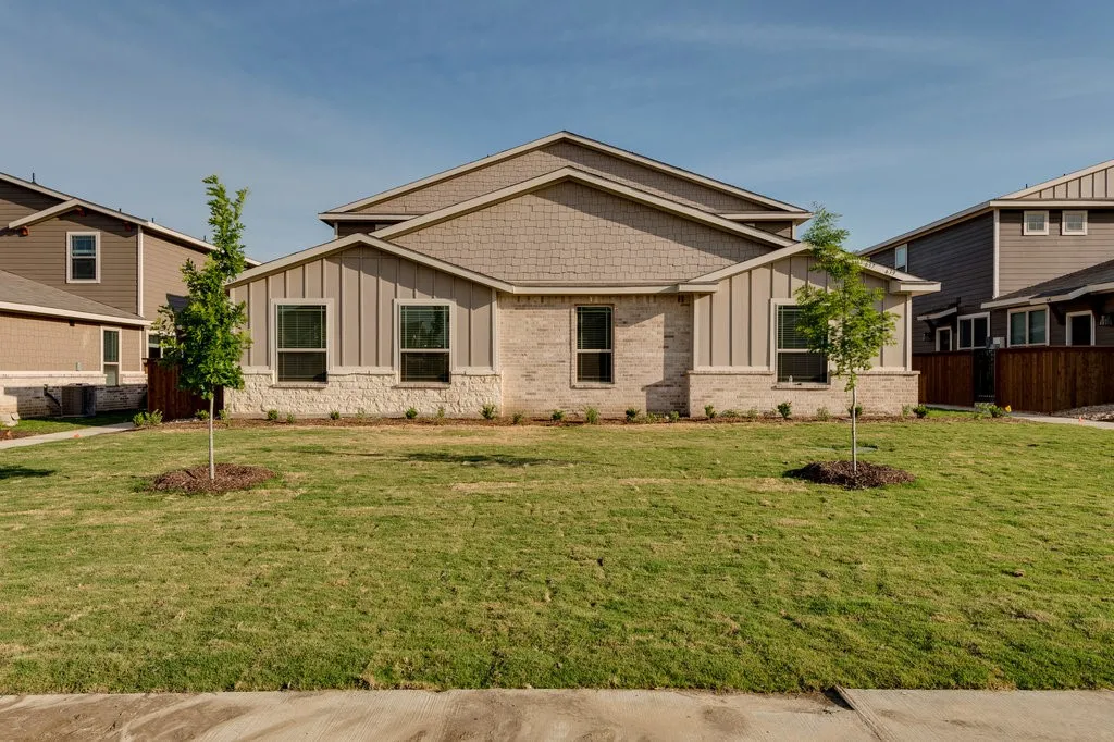 Apartment For Rent in Ellis County , 635 Harvest Moon Drive, Venus, Texas 76084, 2 Bedroom, 2 Bathroom, 1 Garage spaces, 1,134 Sqft, built in 2022, mls#21352993, Real Estate Agent in Venus, Homes For Rent in Ellis county, Homes For Rent in Venus, Realtor in Venus Texas, Real Estate Brokerage Independent Realty Texas, Luminita Cordes Realtor