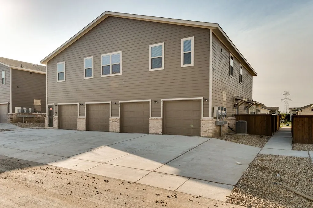 Apartment For Rent in Ellis County , 635 Harvest Moon Drive, Venus, Texas 76084, 2 Bedroom, 2 Bathroom, 1 Garage spaces, 1,134 Sqft, built in 2022, mls#21352993, Real Estate Agent in Venus, Homes For Rent in Ellis county, Homes For Rent in Venus, Realtor in Venus Texas, Real Estate Brokerage Independent Realty Texas, Luminita Cordes Realtor