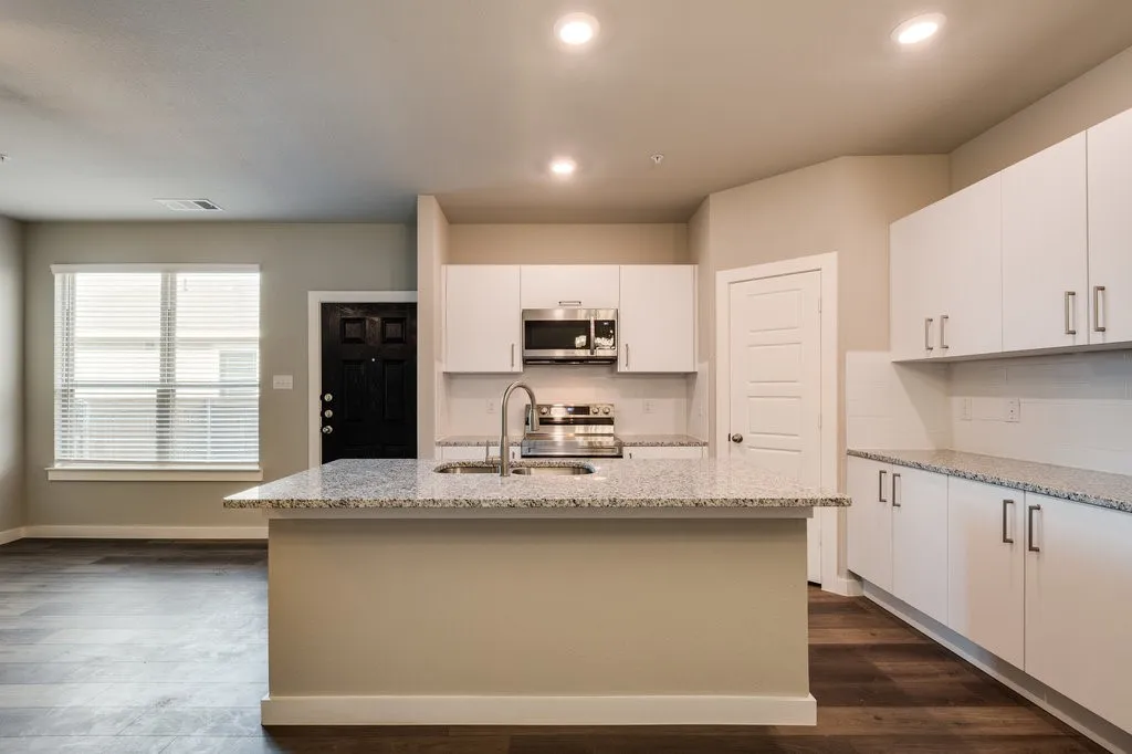 Apartment For Rent in Ellis County , 635 Harvest Moon Drive, Venus, Texas 76084, 2 Bedroom, 2 Bathroom, 1 Garage spaces, 1,134 Sqft, built in 2022, mls#21352993, Real Estate Agent in Venus, Homes For Rent in Ellis county, Homes For Rent in Venus, Realtor in Venus Texas, Real Estate Brokerage Independent Realty Texas, Luminita Cordes Realtor
