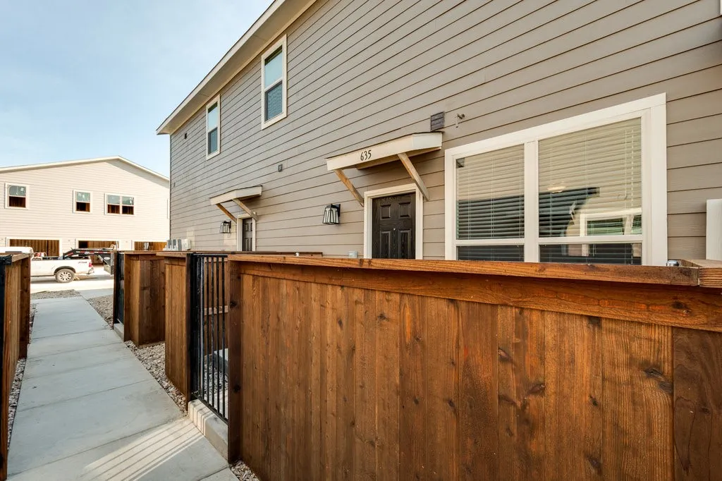 Apartment For Rent in Ellis County , 635 Harvest Moon Drive, Venus, Texas 76084, 2 Bedroom, 2 Bathroom, 1 Garage spaces, 1,134 Sqft, built in 2022, mls#21352993, Real Estate Agent in Venus, Homes For Rent in Ellis county, Homes For Rent in Venus, Realtor in Venus Texas, Real Estate Brokerage Independent Realty Texas, Luminita Cordes Realtor
