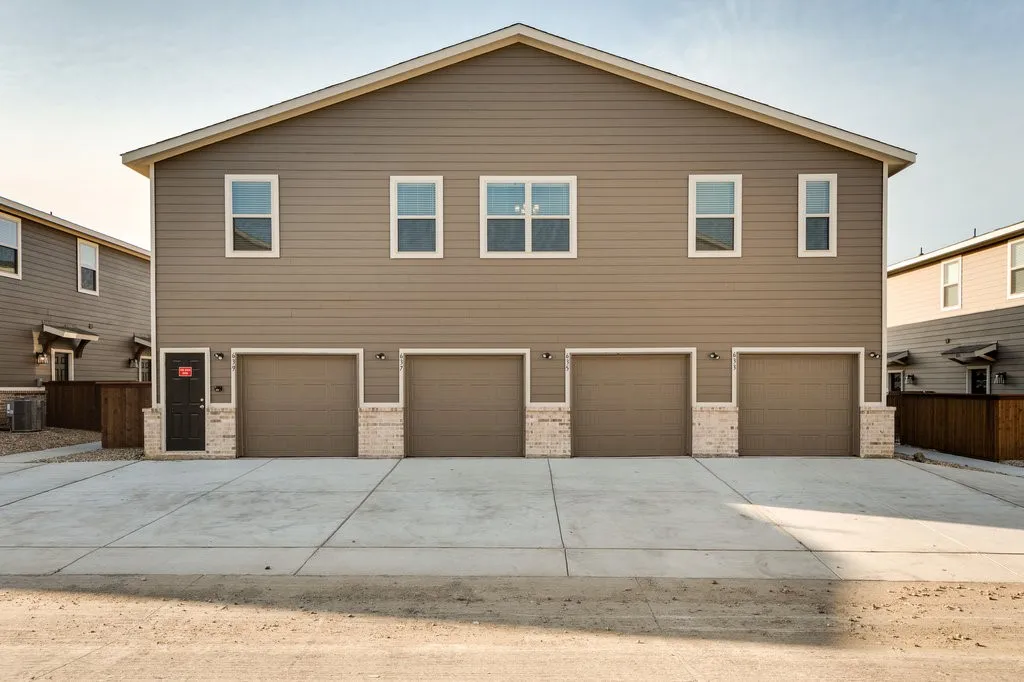 Apartment For Rent in Ellis County , 635 Harvest Moon Drive, Venus, Texas 76084, 2 Bedroom, 2 Bathroom, 1 Garage spaces, 1,134 Sqft, built in 2022, mls#21352993, Real Estate Agent in Venus, Homes For Rent in Ellis county, Homes For Rent in Venus, Realtor in Venus Texas, Real Estate Brokerage Independent Realty Texas, Luminita Cordes Realtor