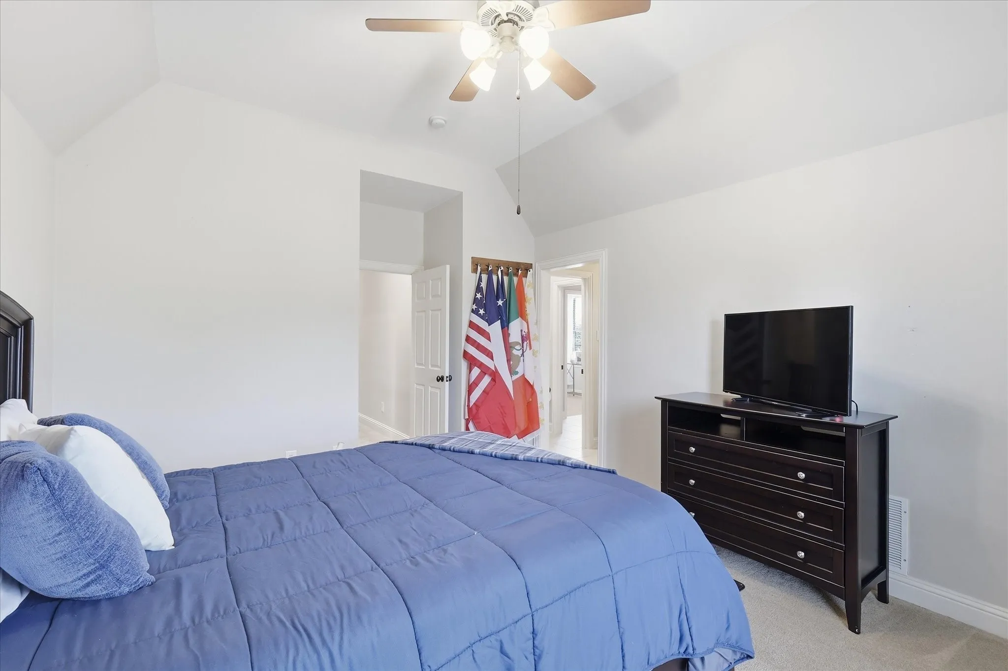 Single Family Residence For Sale in Denton County , 1137 King Mark Drive, Lewisville, Texas 75056, 5 Bedroom, 5 Bathroom, 3 Garage spaces, 4,655 Sqft, built in 2005, mls#21350673, Real Estate Agent in Lewisville, Homes For Sale in Denton county, Homes For Sale in Lewisville, Realtor in Lewisville Texas, Real Estate Brokerage Independent Realty Texas, Luminita Cordes Realtor