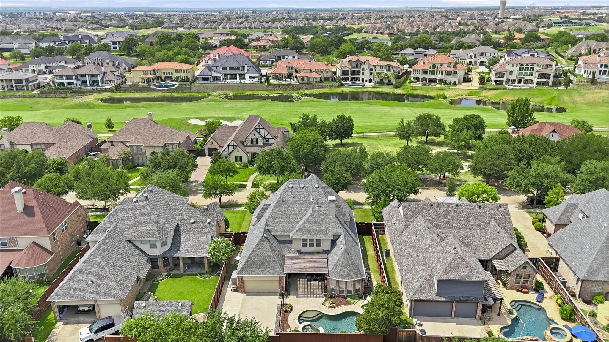 Single Family Residence For Sale in Denton County , 1137 King Mark Drive, Lewisville, Texas 75056, 5 Bedroom, 5 Bathroom, 3 Garage spaces, 4,655 Sqft, built in 2005, mls#21350673, Real Estate Agent in Lewisville, Homes For Sale in Denton county, Homes For Sale in Lewisville, Realtor in Lewisville Texas, Real Estate Brokerage Independent Realty Texas, Luminita Cordes Realtor