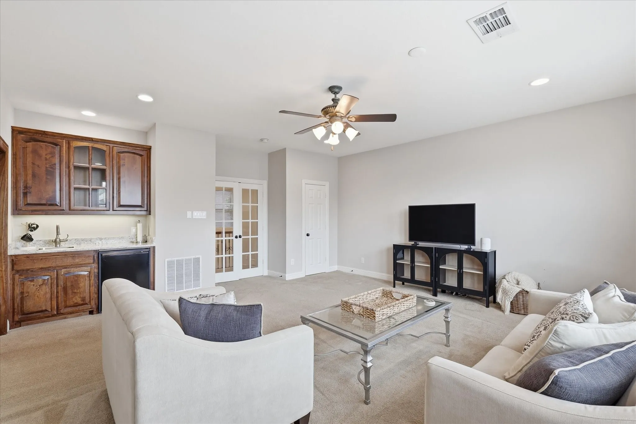 Single Family Residence For Sale in Denton County , 1137 King Mark Drive, Lewisville, Texas 75056, 5 Bedroom, 5 Bathroom, 3 Garage spaces, 4,655 Sqft, built in 2005, mls#21350673, Real Estate Agent in Lewisville, Homes For Sale in Denton county, Homes For Sale in Lewisville, Realtor in Lewisville Texas, Real Estate Brokerage Independent Realty Texas, Luminita Cordes Realtor