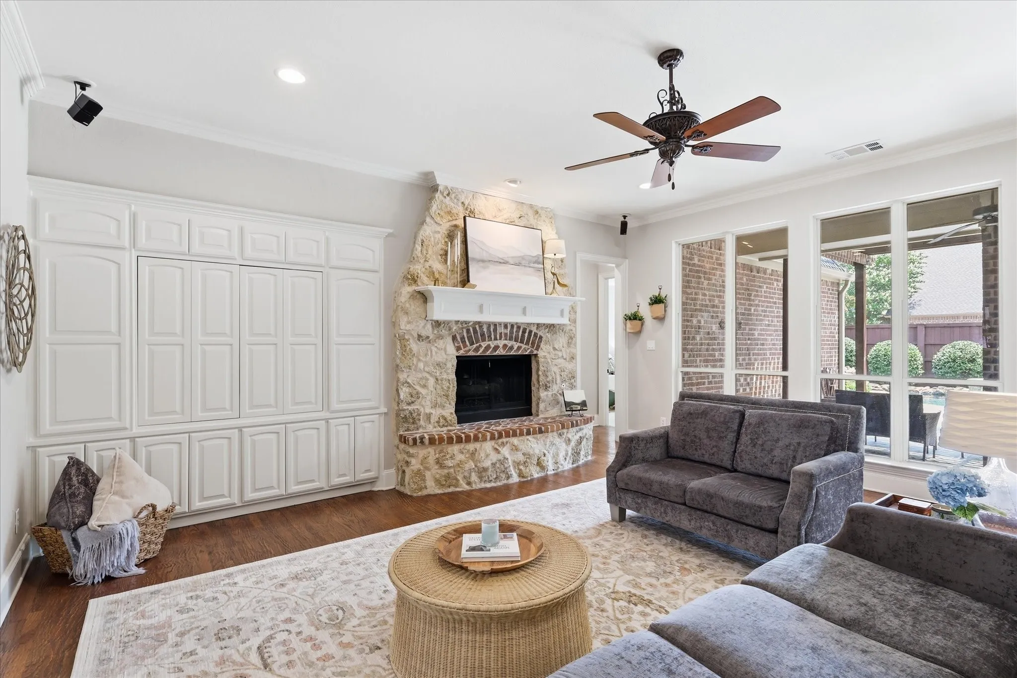Single Family Residence For Sale in Denton County , 1137 King Mark Drive, Lewisville, Texas 75056, 5 Bedroom, 5 Bathroom, 3 Garage spaces, 4,655 Sqft, built in 2005, mls#21350673, Real Estate Agent in Lewisville, Homes For Sale in Denton county, Homes For Sale in Lewisville, Realtor in Lewisville Texas, Real Estate Brokerage Independent Realty Texas, Luminita Cordes Realtor