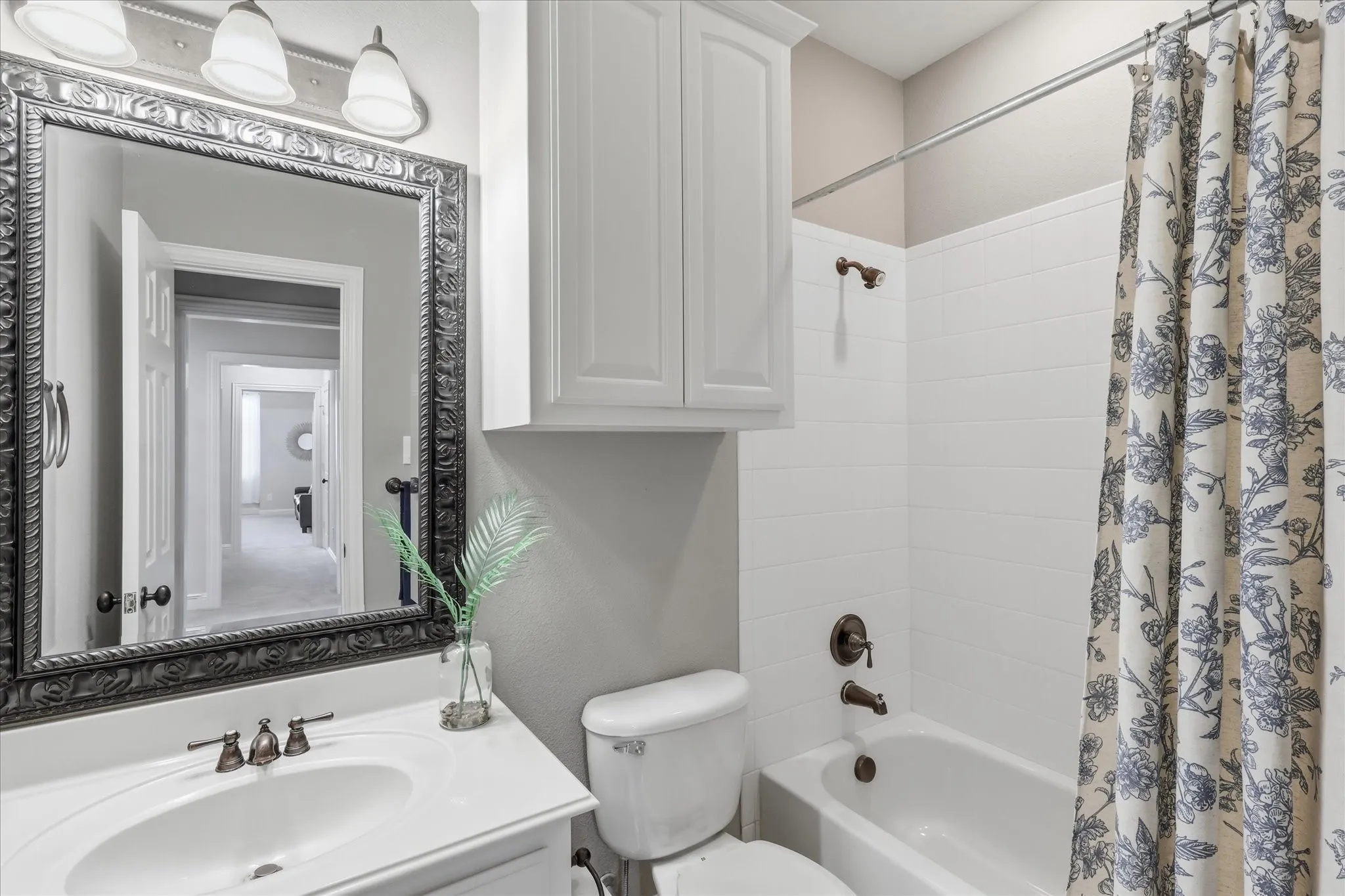 Single Family Residence For Sale in Denton County , 1137 King Mark Drive, Lewisville, Texas 75056, 5 Bedroom, 5 Bathroom, 3 Garage spaces, 4,655 Sqft, built in 2005, mls#21350673, Real Estate Agent in Lewisville, Homes For Sale in Denton county, Homes For Sale in Lewisville, Realtor in Lewisville Texas, Real Estate Brokerage Independent Realty Texas, Luminita Cordes Realtor