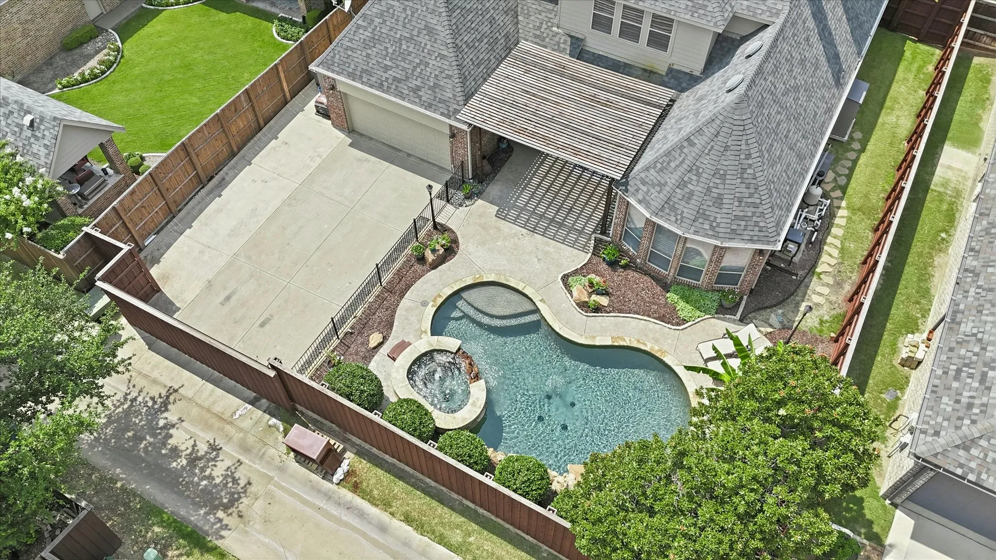 Single Family Residence For Sale in Denton County , 1137 King Mark Drive, Lewisville, Texas 75056, 5 Bedroom, 5 Bathroom, 3 Garage spaces, 4,655 Sqft, built in 2005, mls#21350673, Real Estate Agent in Lewisville, Homes For Sale in Denton county, Homes For Sale in Lewisville, Realtor in Lewisville Texas, Real Estate Brokerage Independent Realty Texas, Luminita Cordes Realtor