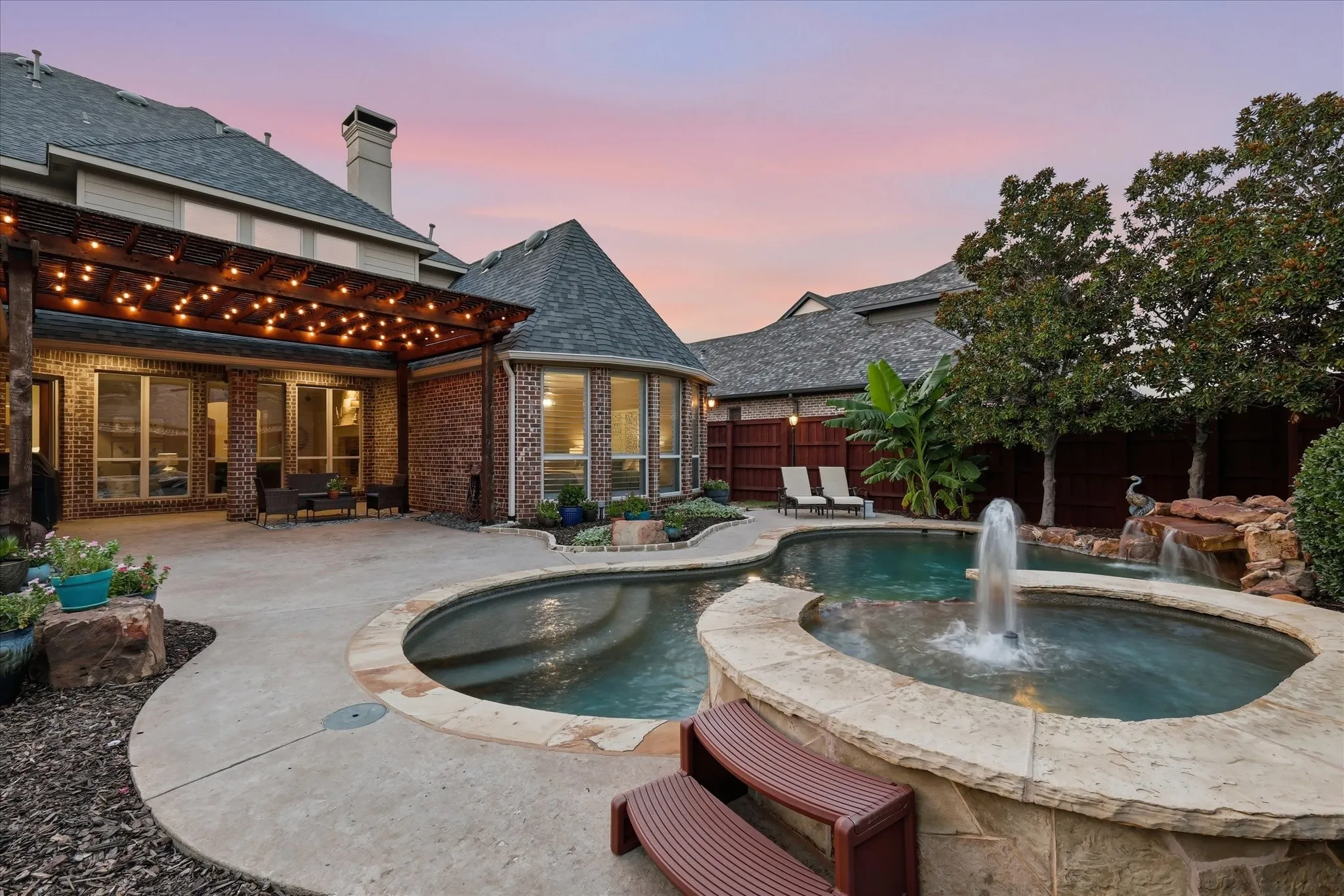 Single Family Residence For Sale in Denton County , 1137 King Mark Drive, Lewisville, Texas 75056, 5 Bedroom, 5 Bathroom, 3 Garage spaces, 4,655 Sqft, built in 2005, mls#21350673, Real Estate Agent in Lewisville, Homes For Sale in Denton county, Homes For Sale in Lewisville, Realtor in Lewisville Texas, Real Estate Brokerage Independent Realty Texas, Luminita Cordes Realtor