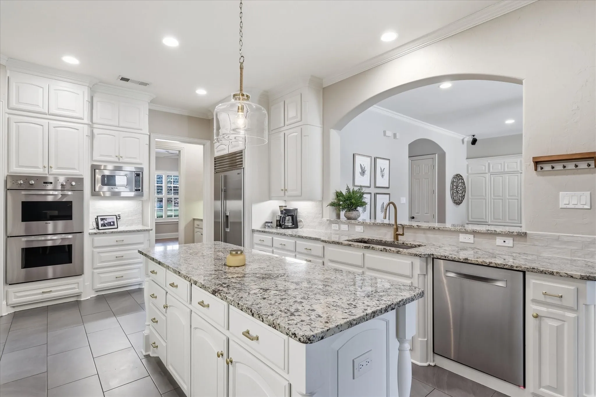 Single Family Residence For Sale in Denton County , 1137 King Mark Drive, Lewisville, Texas 75056, 5 Bedroom, 5 Bathroom, 3 Garage spaces, 4,655 Sqft, built in 2005, mls#21350673, Real Estate Agent in Lewisville, Homes For Sale in Denton county, Homes For Sale in Lewisville, Realtor in Lewisville Texas, Real Estate Brokerage Independent Realty Texas, Luminita Cordes Realtor