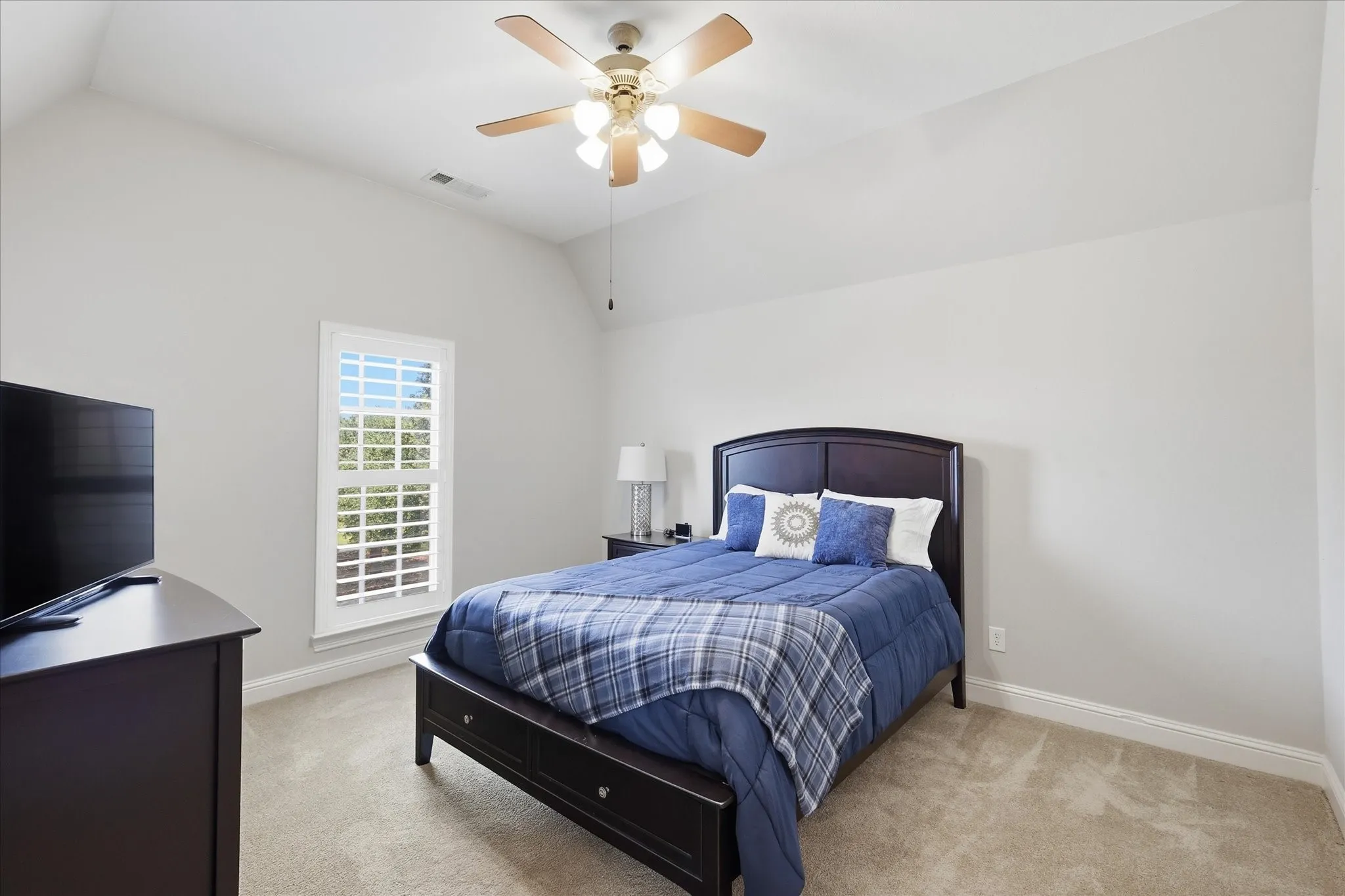 Single Family Residence For Sale in Denton County , 1137 King Mark Drive, Lewisville, Texas 75056, 5 Bedroom, 5 Bathroom, 3 Garage spaces, 4,655 Sqft, built in 2005, mls#21350673, Real Estate Agent in Lewisville, Homes For Sale in Denton county, Homes For Sale in Lewisville, Realtor in Lewisville Texas, Real Estate Brokerage Independent Realty Texas, Luminita Cordes Realtor