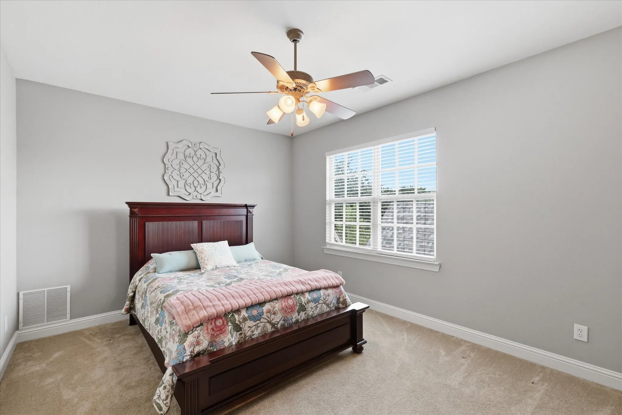 Single Family Residence For Sale in Denton County , 1137 King Mark Drive, Lewisville, Texas 75056, 5 Bedroom, 5 Bathroom, 3 Garage spaces, 4,655 Sqft, built in 2005, mls#21350673, Real Estate Agent in Lewisville, Homes For Sale in Denton county, Homes For Sale in Lewisville, Realtor in Lewisville Texas, Real Estate Brokerage Independent Realty Texas, Luminita Cordes Realtor
