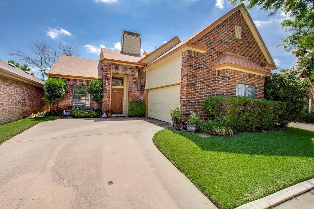 Single Family Residence For Rent in Dallas County , 3224 Plumstead Drive, Dallas, Texas 75228, 3 Bedroom, 2 Bathroom, 2 Garage spaces, 1,388 Sqft, built in 1987, mls#21352564, Real Estate Agent in Dallas, Homes For Rent in Dallas county, Homes For Rent in Dallas, Realtor in Dallas Texas, Real Estate Brokerage Independent Realty Texas, Luminita Cordes Realtor