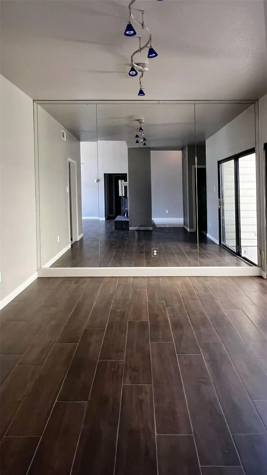 Single Family Residence For Rent in Dallas County , 3224 Plumstead Drive, Dallas, Texas 75228, 3 Bedroom, 2 Bathroom, 2 Garage spaces, 1,388 Sqft, built in 1987, mls#21352564, Real Estate Agent in Dallas, Homes For Rent in Dallas county, Homes For Rent in Dallas, Realtor in Dallas Texas, Real Estate Brokerage Independent Realty Texas, Luminita Cordes Realtor