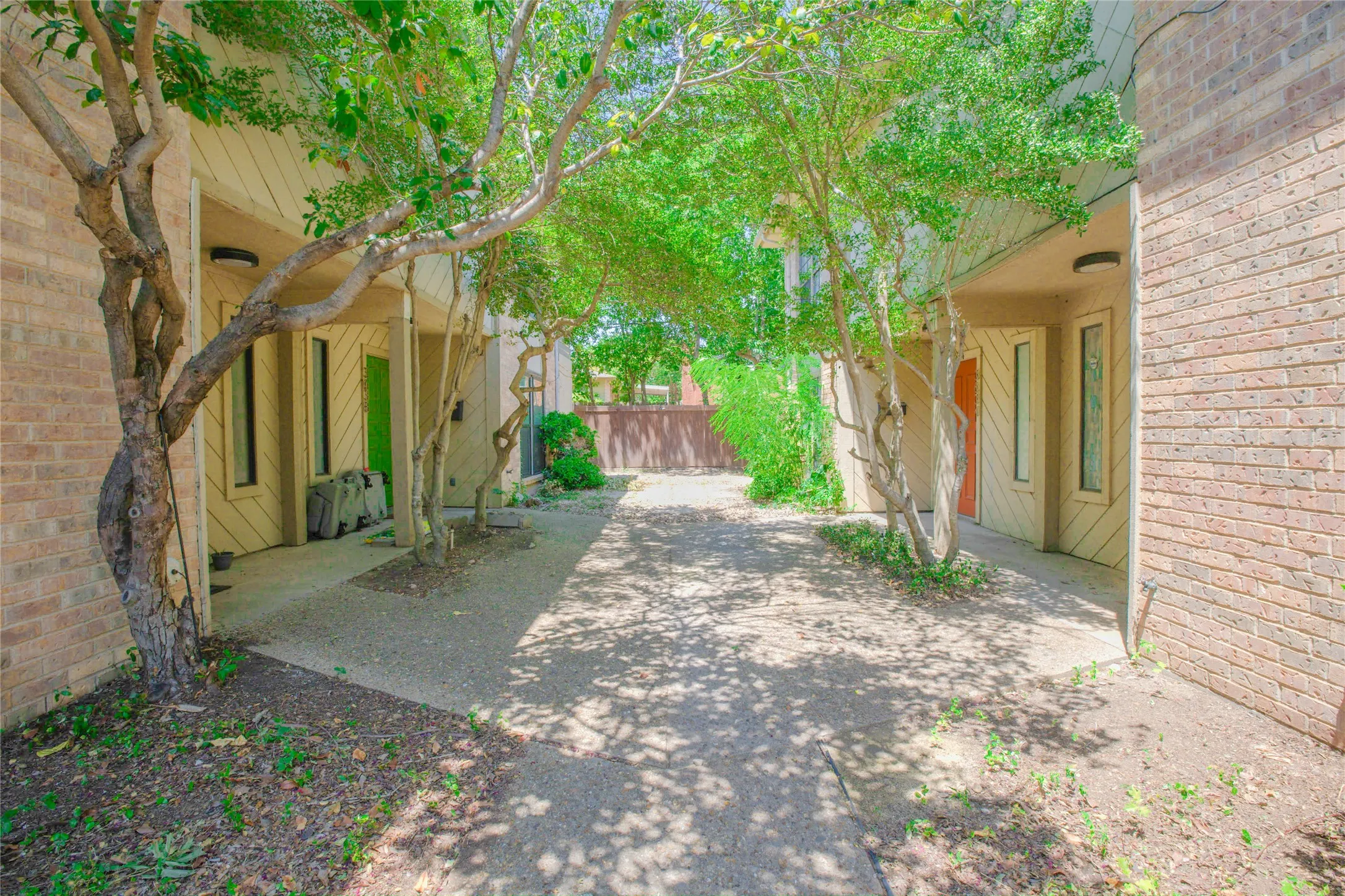 Condominium For Rent in Tarrant County , 3636 Dexter Avenue 3634, Fort Worth, Texas 76107, 3 Bedroom, 2 Bathroom, Garage spaces, 1,549 Sqft, built in 1981, mls#21352998, Real Estate Agent in Fort Worth, Homes For Rent in Tarrant county, Homes For Rent in Fort Worth, Realtor in Fort Worth Texas, Real Estate Brokerage Independent Realty Texas, Luminita Cordes Realtor