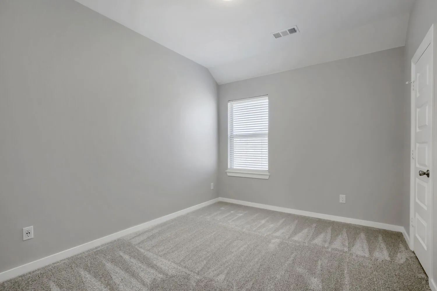 Single Family Residence For Sale in Kaufman County , 3925 Chesapeake Lane, Heartland, Texas 75126, 4 Bedroom, 3 Bathroom, 2 Garage spaces, 2,378 Sqft, built in 2022, mls#21352562, Real Estate Agent in Heartland, Homes For Sale in Kaufman county, Homes For Sale in Heartland, Realtor in Heartland Texas, Real Estate Brokerage Independent Realty Texas, Luminita Cordes Realtor