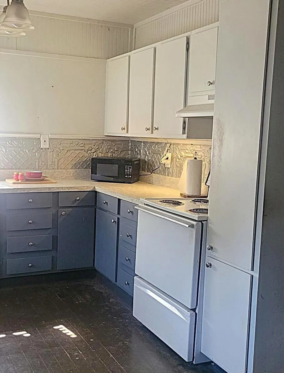 Single Family Residence For Sale in Young County , 402 S Avenue D, Olney, Texas 76374, 2 Bedroom, 1 Bathroom, Garage spaces, 896 Sqft, built in 1930, mls#21351083, Real Estate Agent in Olney, Homes For Sale in Young county, Homes For Sale in Olney, Realtor in Olney Texas, Real Estate Brokerage Independent Realty Texas, Luminita Cordes Realtor