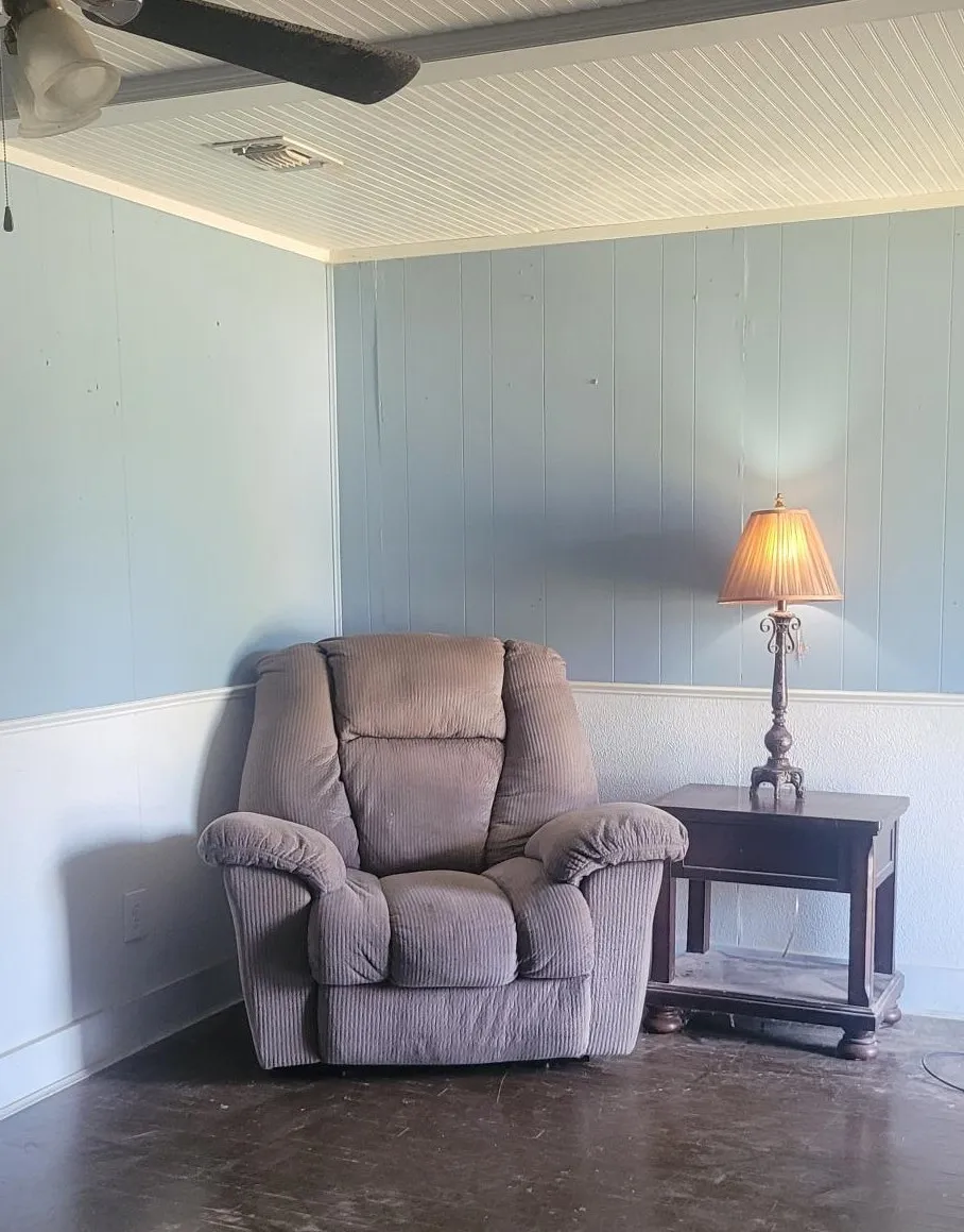 Single Family Residence For Sale in Young County , 402 S Avenue D, Olney, Texas 76374, 2 Bedroom, 1 Bathroom, Garage spaces, 896 Sqft, built in 1930, mls#21351083, Real Estate Agent in Olney, Homes For Sale in Young county, Homes For Sale in Olney, Realtor in Olney Texas, Real Estate Brokerage Independent Realty Texas, Luminita Cordes Realtor