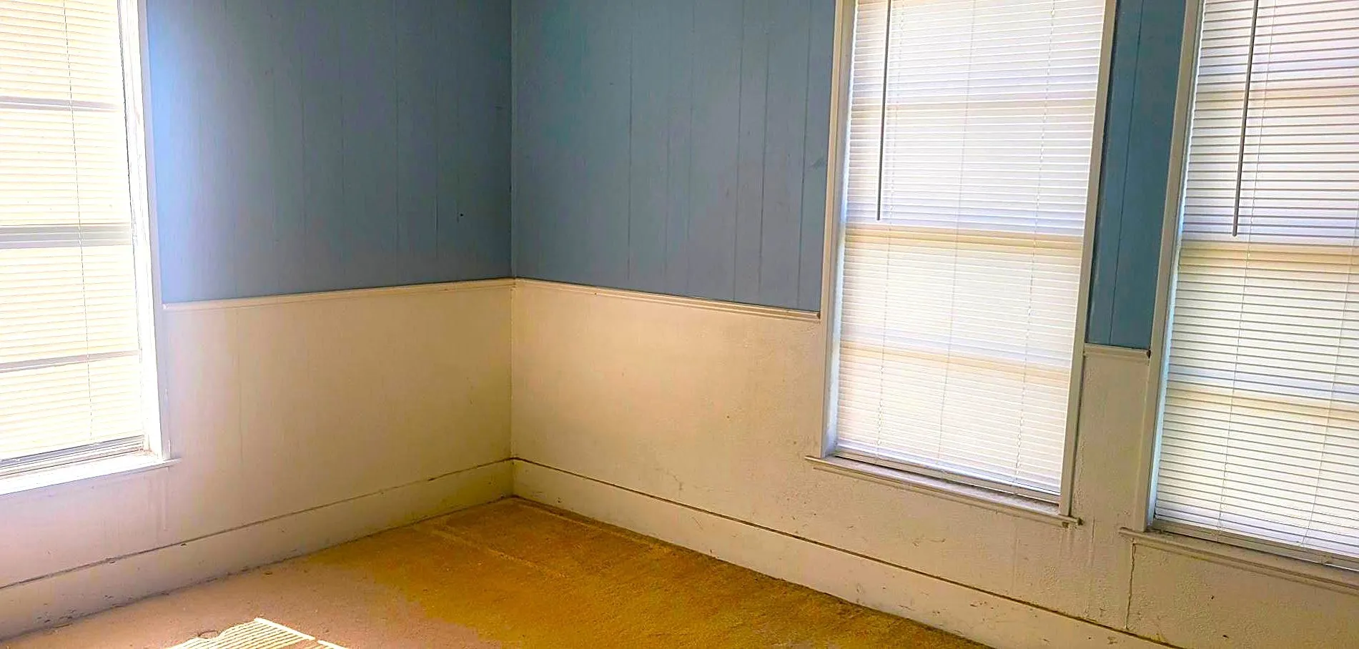 Single Family Residence For Sale in Young County , 402 S Avenue D, Olney, Texas 76374, 2 Bedroom, 1 Bathroom, Garage spaces, 896 Sqft, built in 1930, mls#21351083, Real Estate Agent in Olney, Homes For Sale in Young county, Homes For Sale in Olney, Realtor in Olney Texas, Real Estate Brokerage Independent Realty Texas, Luminita Cordes Realtor