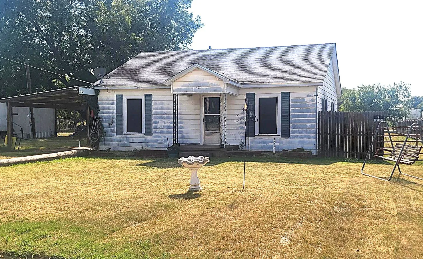 Single Family Residence For Sale in Young County , 402 S Avenue D, Olney, Texas 76374, 2 Bedroom, 1 Bathroom, Garage spaces, 896 Sqft, built in 1930, mls#21351083, Real Estate Agent in Olney, Homes For Sale in Young county, Homes For Sale in Olney, Realtor in Olney Texas, Real Estate Brokerage Independent Realty Texas, Luminita Cordes Realtor