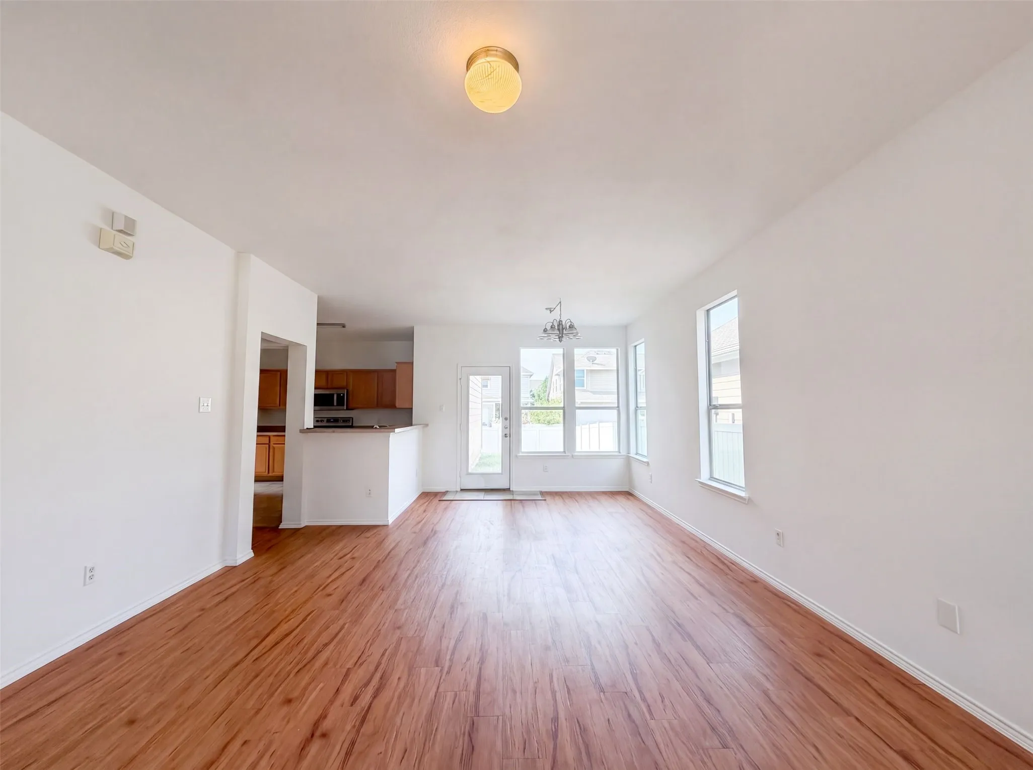 Single Family Residence For Sale in Denton County , 10312 Franklin Drive, Providence Village, Texas 76227, 4 Bedroom, 3 Bathroom, 2 Garage spaces, 2,010 Sqft, built in 2005, mls#21353005, Real Estate Agent in Providence Village, Homes For Sale in Denton county, Homes For Sale in Providence Village, Realtor in Providence Village Texas, Real Estate Brokerage Independent Realty Texas, Luminita Cordes Realtor