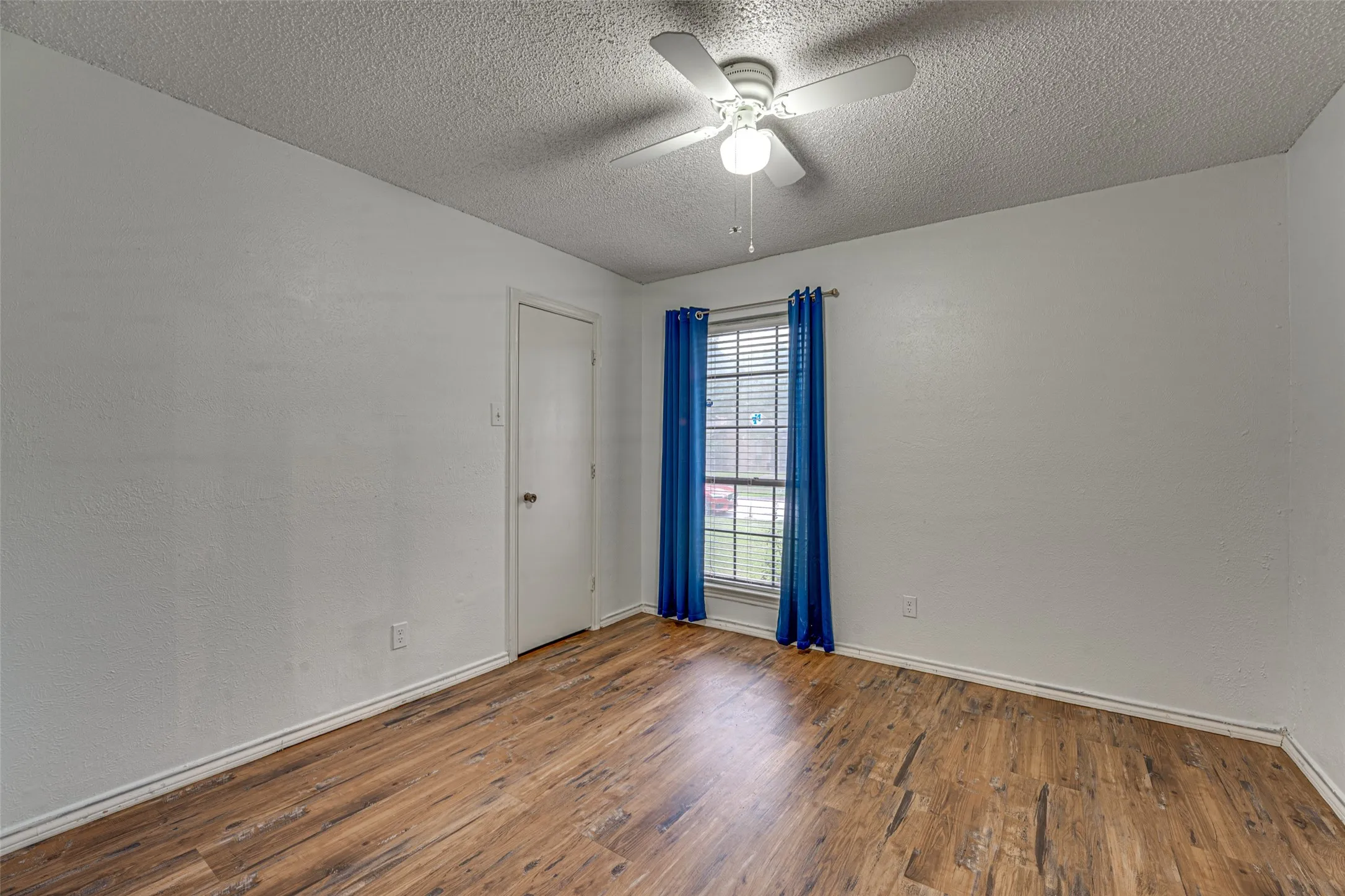 Single Family Residence For Rent in Dallas County , 917 Meadowgate Drive, Garland, Texas 75040, 3 Bedroom, 3 Bathroom, 2 Garage spaces, 1,982 Sqft, built in 1978, mls#21347401, Real Estate Agent in Garland, Homes For Rent in Dallas county, Homes For Rent in Garland, Realtor in Garland Texas, Real Estate Brokerage Independent Realty Texas, Luminita Cordes Realtor