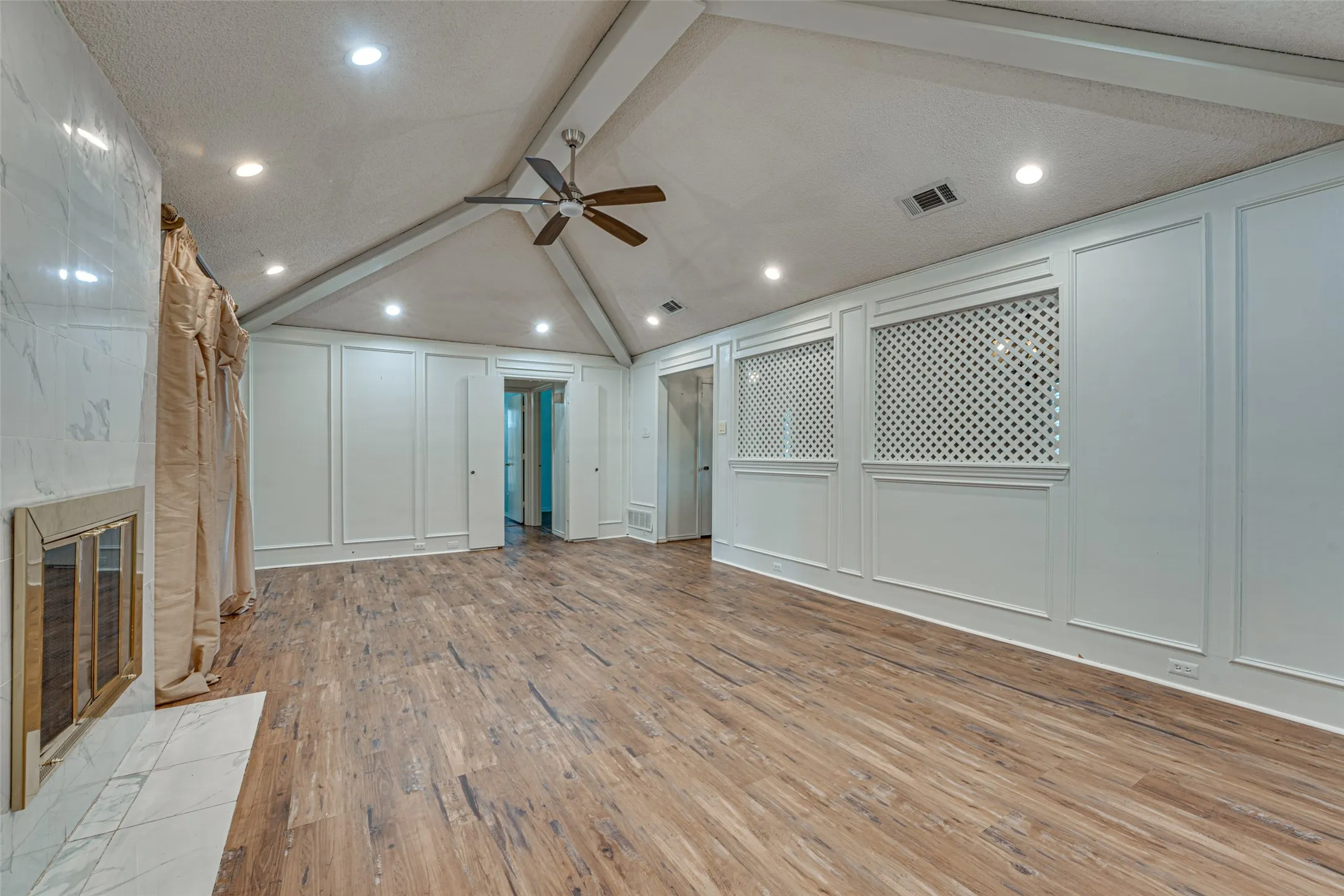 Single Family Residence For Rent in Dallas County , 917 Meadowgate Drive, Garland, Texas 75040, 3 Bedroom, 3 Bathroom, 2 Garage spaces, 1,982 Sqft, built in 1978, mls#21347401, Real Estate Agent in Garland, Homes For Rent in Dallas county, Homes For Rent in Garland, Realtor in Garland Texas, Real Estate Brokerage Independent Realty Texas, Luminita Cordes Realtor