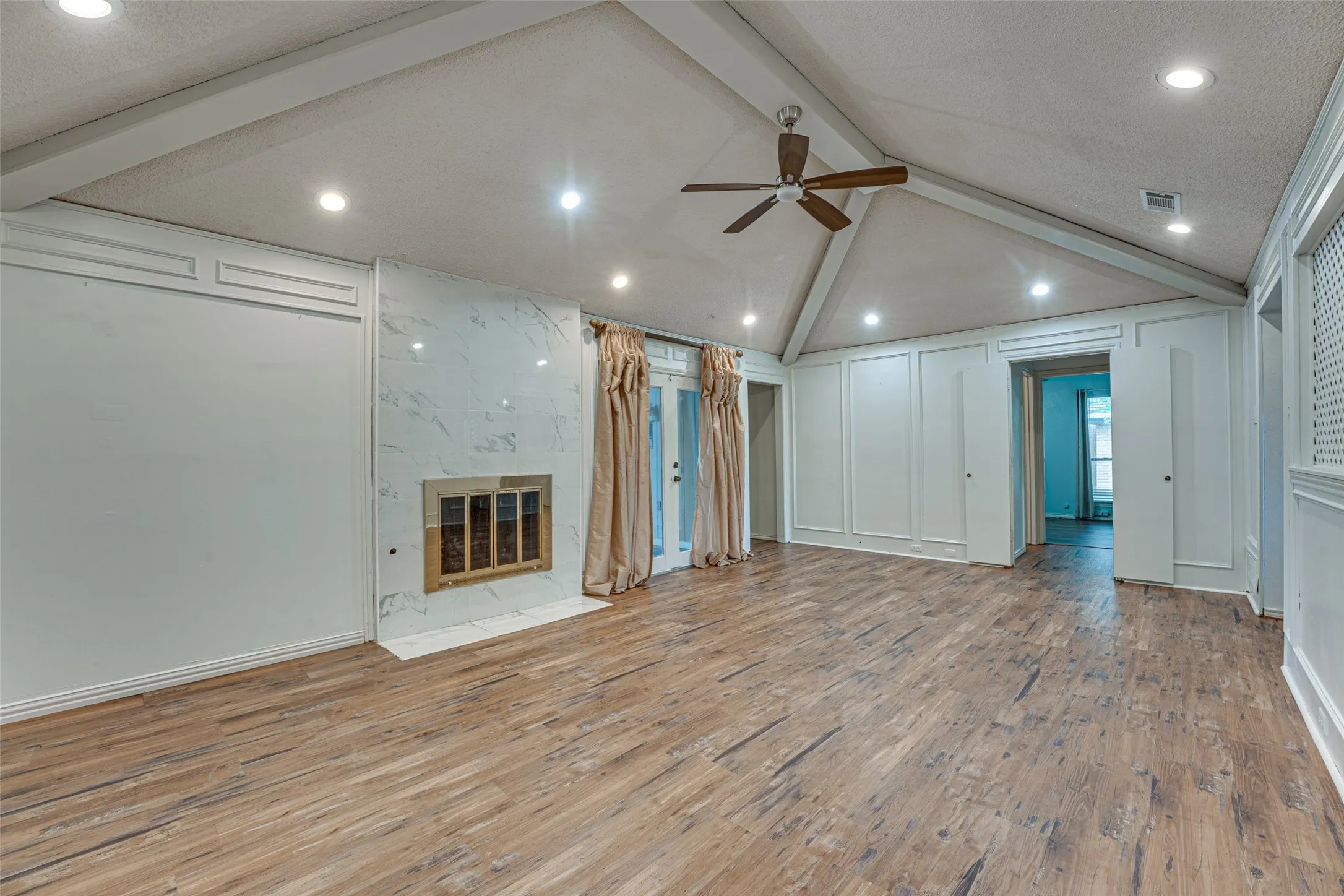 Single Family Residence For Rent in Dallas County , 917 Meadowgate Drive, Garland, Texas 75040, 3 Bedroom, 3 Bathroom, 2 Garage spaces, 1,982 Sqft, built in 1978, mls#21347401, Real Estate Agent in Garland, Homes For Rent in Dallas county, Homes For Rent in Garland, Realtor in Garland Texas, Real Estate Brokerage Independent Realty Texas, Luminita Cordes Realtor