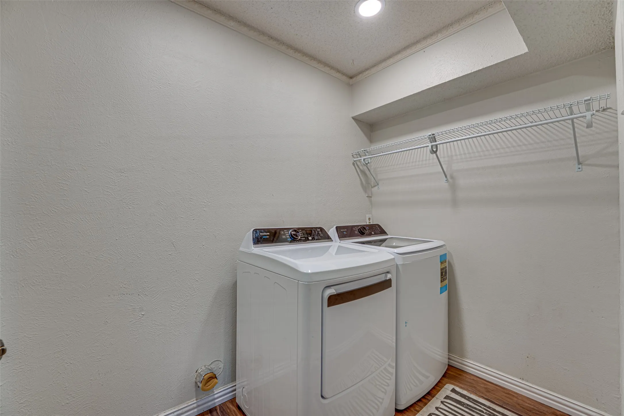 Single Family Residence For Rent in Dallas County , 917 Meadowgate Drive, Garland, Texas 75040, 3 Bedroom, 3 Bathroom, 2 Garage spaces, 1,982 Sqft, built in 1978, mls#21347401, Real Estate Agent in Garland, Homes For Rent in Dallas county, Homes For Rent in Garland, Realtor in Garland Texas, Real Estate Brokerage Independent Realty Texas, Luminita Cordes Realtor