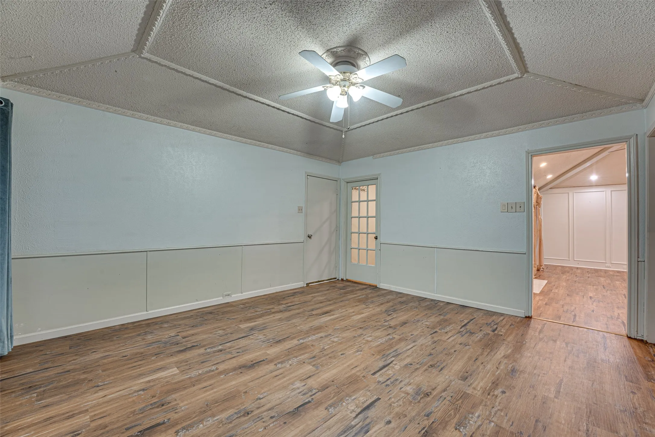 Single Family Residence For Rent in Dallas County , 917 Meadowgate Drive, Garland, Texas 75040, 3 Bedroom, 3 Bathroom, 2 Garage spaces, 1,982 Sqft, built in 1978, mls#21347401, Real Estate Agent in Garland, Homes For Rent in Dallas county, Homes For Rent in Garland, Realtor in Garland Texas, Real Estate Brokerage Independent Realty Texas, Luminita Cordes Realtor