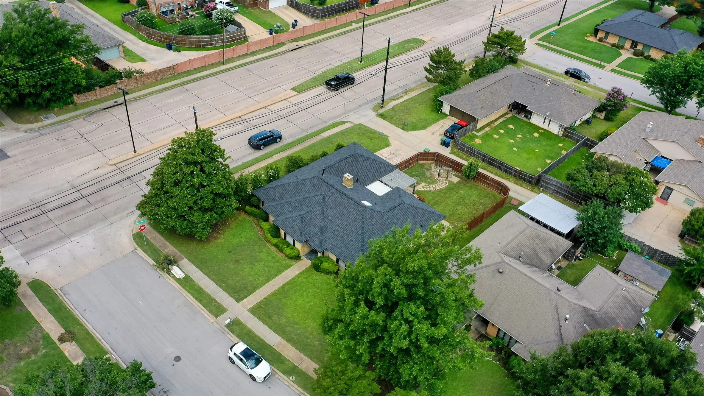 Single Family Residence For Rent in Dallas County , 917 Meadowgate Drive, Garland, Texas 75040, 3 Bedroom, 3 Bathroom, 2 Garage spaces, 1,982 Sqft, built in 1978, mls#21347401, Real Estate Agent in Garland, Homes For Rent in Dallas county, Homes For Rent in Garland, Realtor in Garland Texas, Real Estate Brokerage Independent Realty Texas, Luminita Cordes Realtor