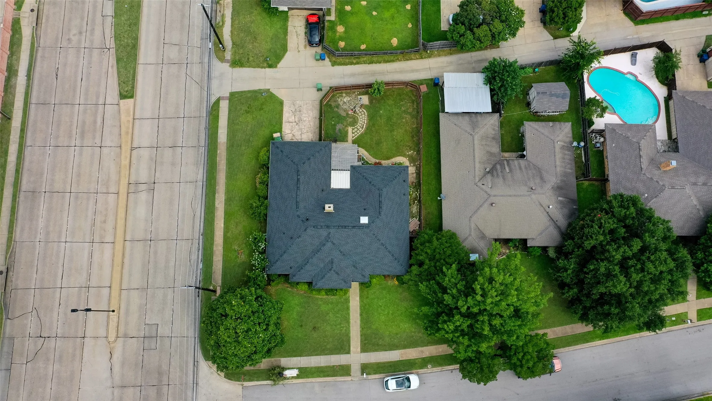 Single Family Residence For Rent in Dallas County , 917 Meadowgate Drive, Garland, Texas 75040, 3 Bedroom, 3 Bathroom, 2 Garage spaces, 1,982 Sqft, built in 1978, mls#21347401, Real Estate Agent in Garland, Homes For Rent in Dallas county, Homes For Rent in Garland, Realtor in Garland Texas, Real Estate Brokerage Independent Realty Texas, Luminita Cordes Realtor
