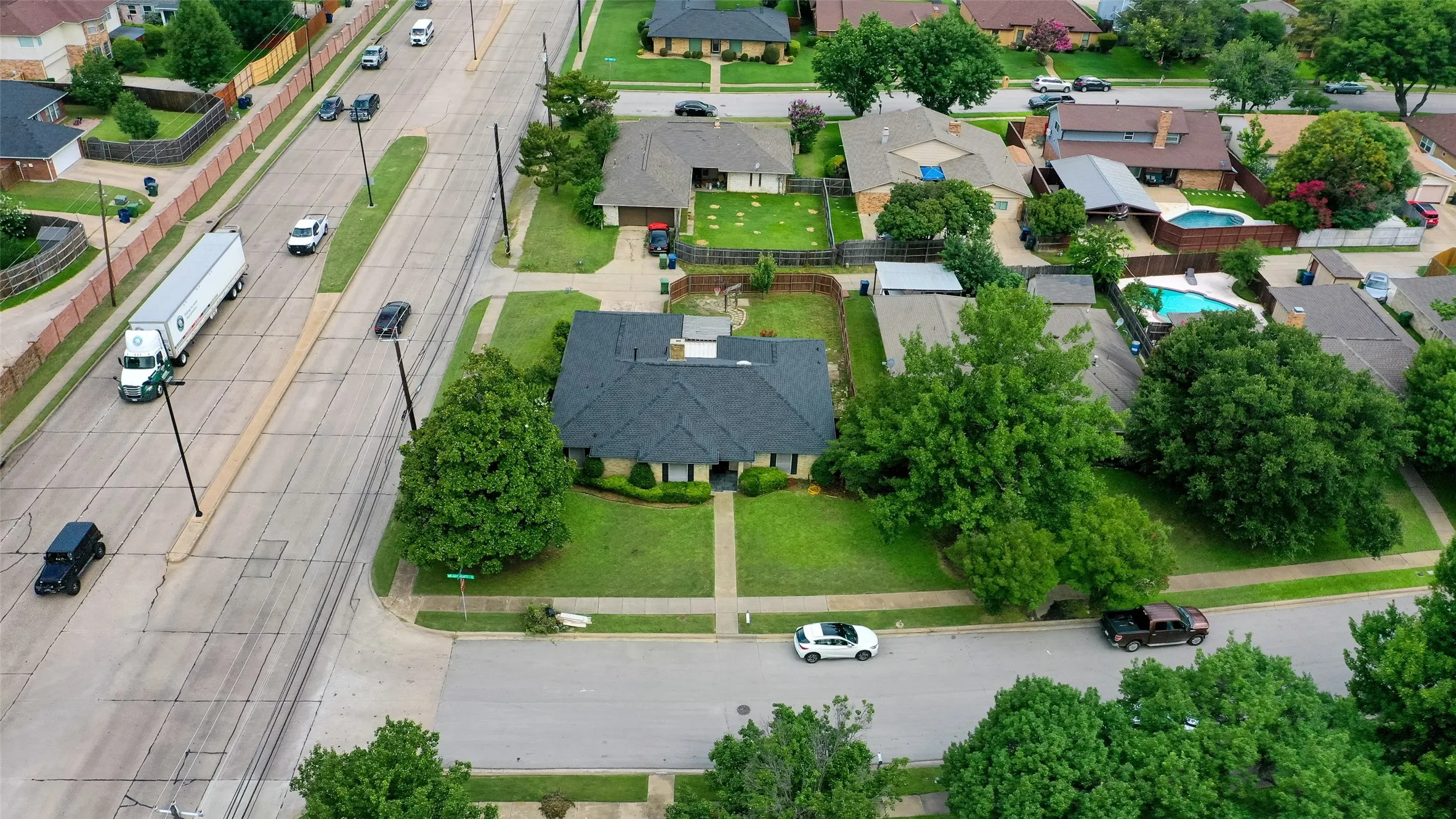 Single Family Residence For Rent in Dallas County , 917 Meadowgate Drive, Garland, Texas 75040, 3 Bedroom, 3 Bathroom, 2 Garage spaces, 1,982 Sqft, built in 1978, mls#21347401, Real Estate Agent in Garland, Homes For Rent in Dallas county, Homes For Rent in Garland, Realtor in Garland Texas, Real Estate Brokerage Independent Realty Texas, Luminita Cordes Realtor
