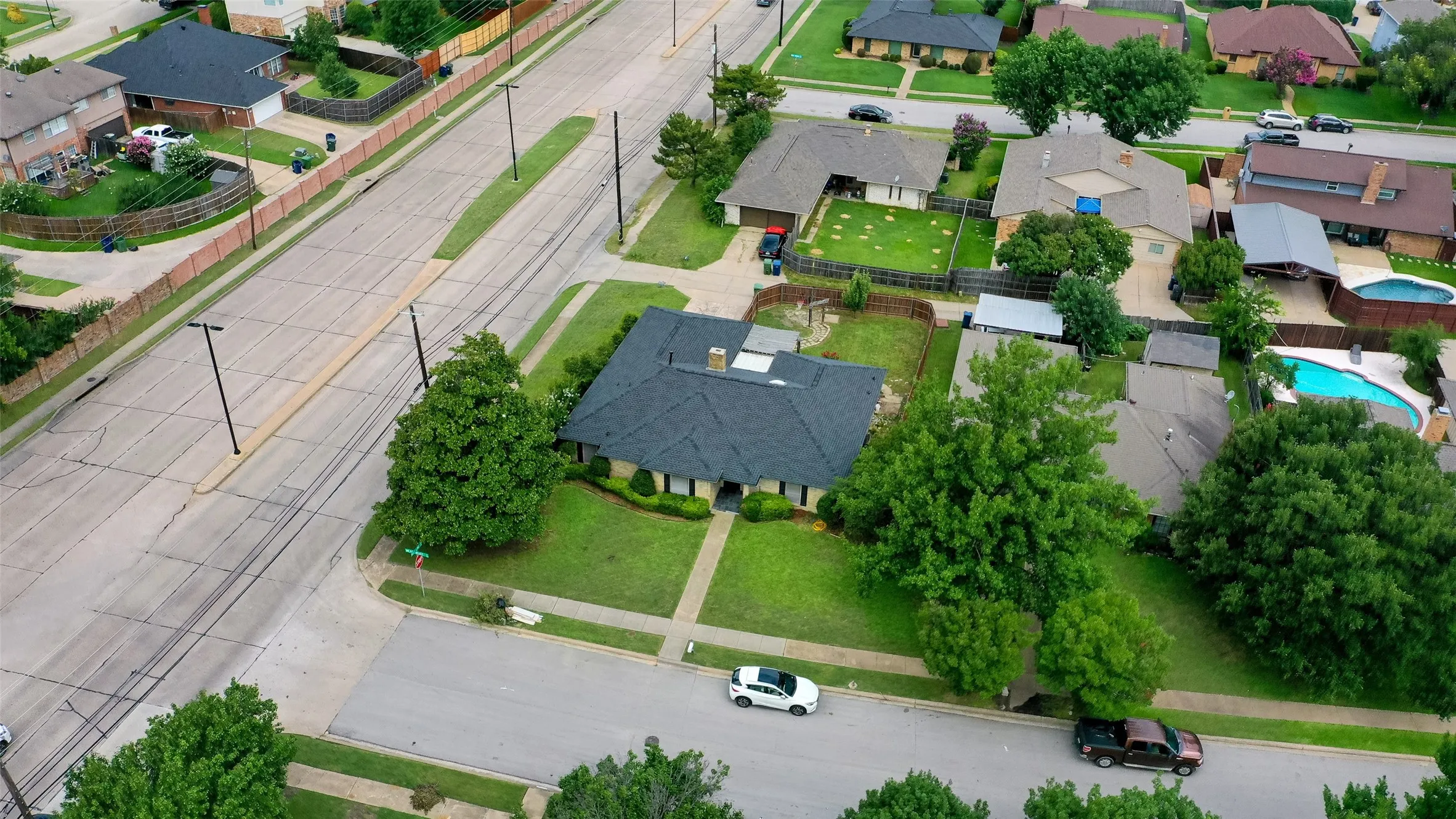 Single Family Residence For Rent in Dallas County , 917 Meadowgate Drive, Garland, Texas 75040, 3 Bedroom, 3 Bathroom, 2 Garage spaces, 1,982 Sqft, built in 1978, mls#21347401, Real Estate Agent in Garland, Homes For Rent in Dallas county, Homes For Rent in Garland, Realtor in Garland Texas, Real Estate Brokerage Independent Realty Texas, Luminita Cordes Realtor