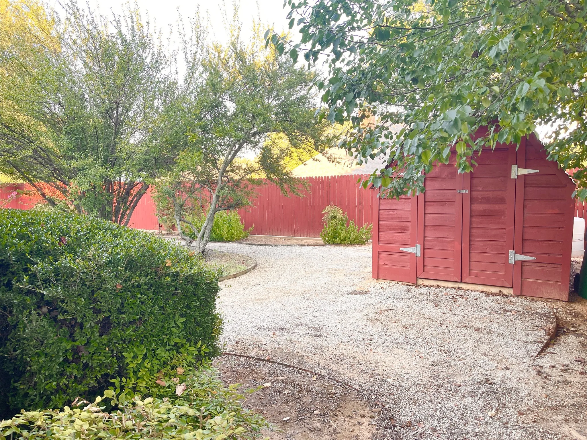 Single Family Residence For Sale in Erath County , 634 Maplewood Drive, Stephenville, Texas 76401, 3 Bedroom, 2 Bathroom, 2 Garage spaces, 1,689 Sqft, built in 2001, mls#21347895, Real Estate Agent in Stephenville, Homes For Sale in Erath county, Homes For Sale in Stephenville, Realtor in Stephenville Texas, Real Estate Brokerage Independent Realty Texas, Luminita Cordes Realtor