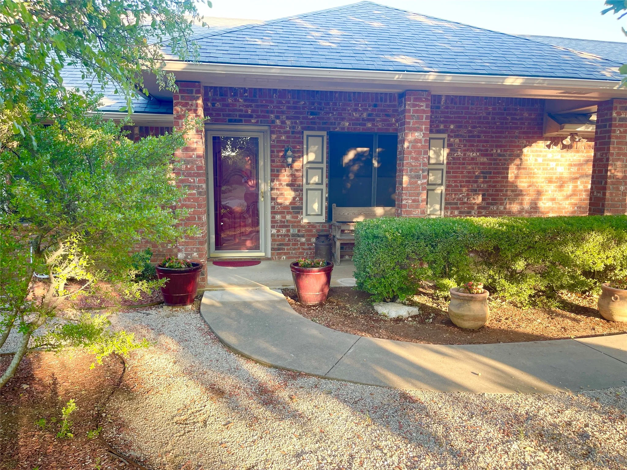 Single Family Residence For Sale in Erath County , 634 Maplewood Drive, Stephenville, Texas 76401, 3 Bedroom, 2 Bathroom, 2 Garage spaces, 1,689 Sqft, built in 2001, mls#21347895, Real Estate Agent in Stephenville, Homes For Sale in Erath county, Homes For Sale in Stephenville, Realtor in Stephenville Texas, Real Estate Brokerage Independent Realty Texas, Luminita Cordes Realtor