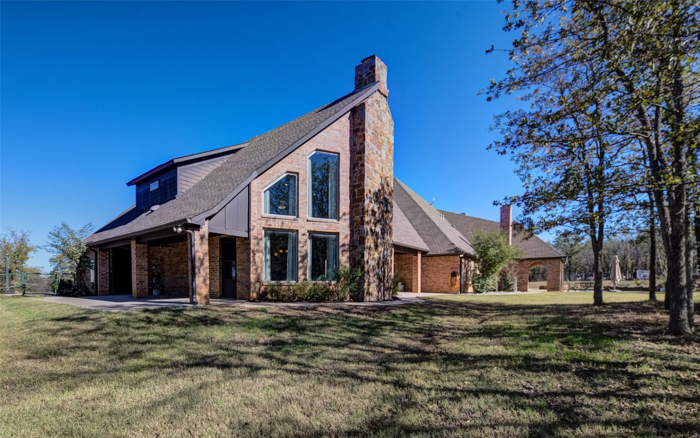 Farm For Sale in Wise County , 9199 Farm to Market 1810, Chico, Texas 76431, 6 Bedrooms, 6 Bathrooms, 5 Garage spaces, 7,140 Sqft, built in 2016, Price $1,920,000, mls#21352441, Real Estate Agent in Chico, Homes For Sale in Wise county, Homes For Sale in Chico, Realtor in Chico Texas, Real Estate Brokerage Independent Realty Texas, Luminita Cordes Realtor